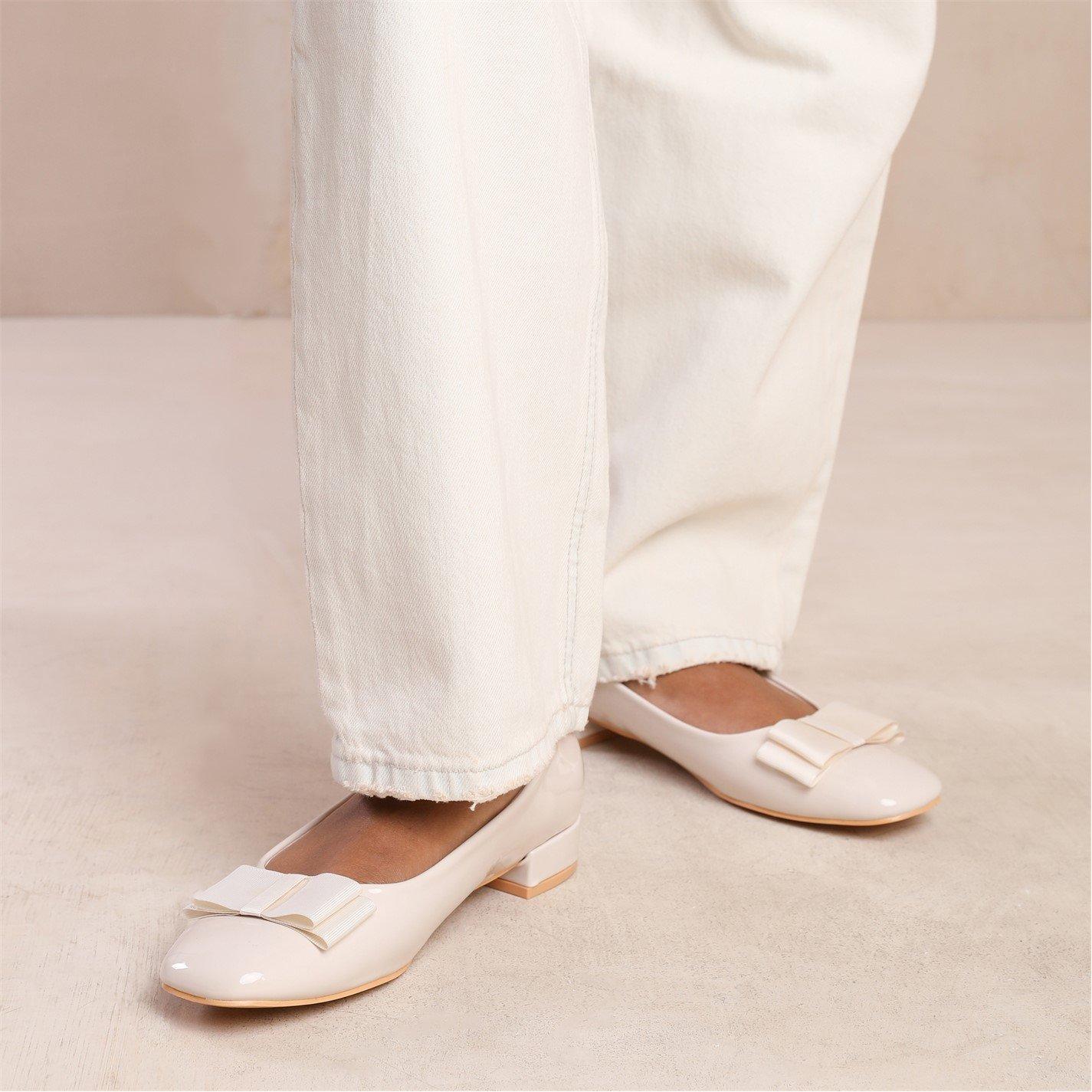 Creampatent - Wheres That From - Canada Pump With Bow Detail In Cream Patent - 2