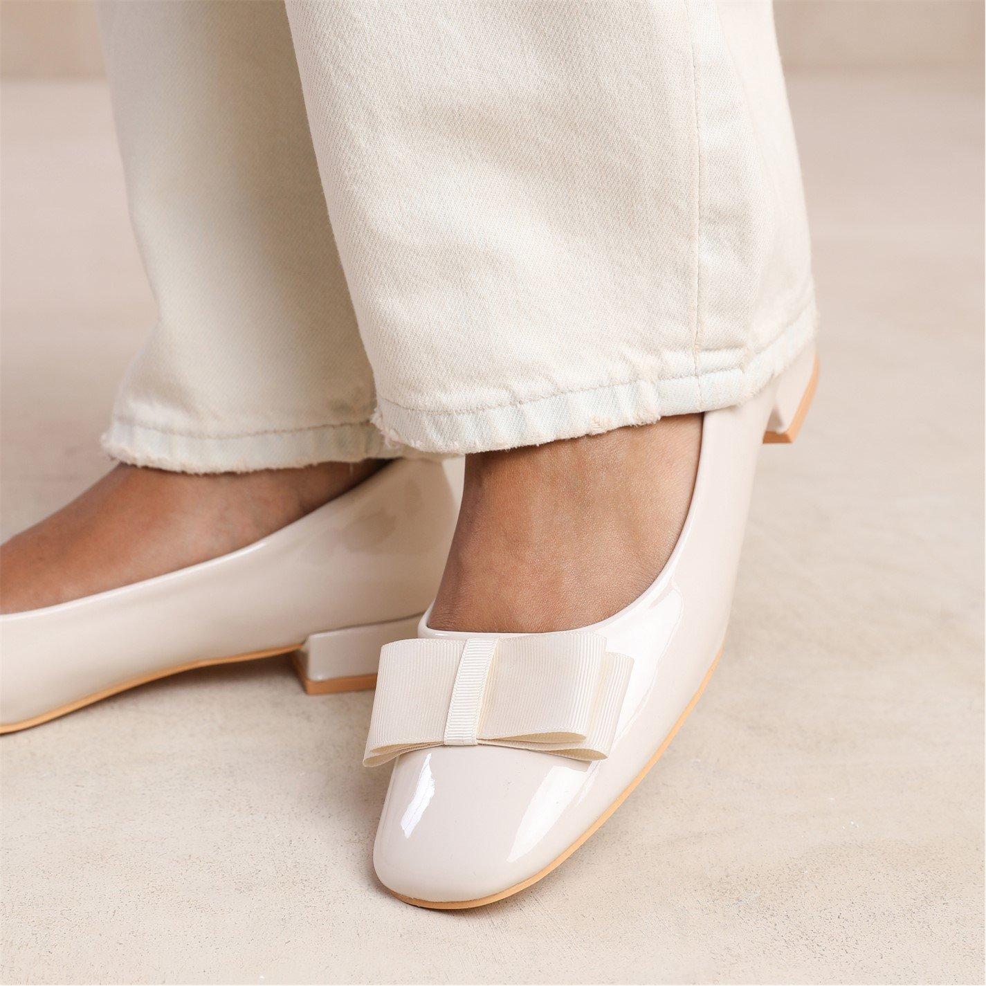 Creampatent - Wheres That From - Canada Pump With Bow Detail In Cream Patent - 3