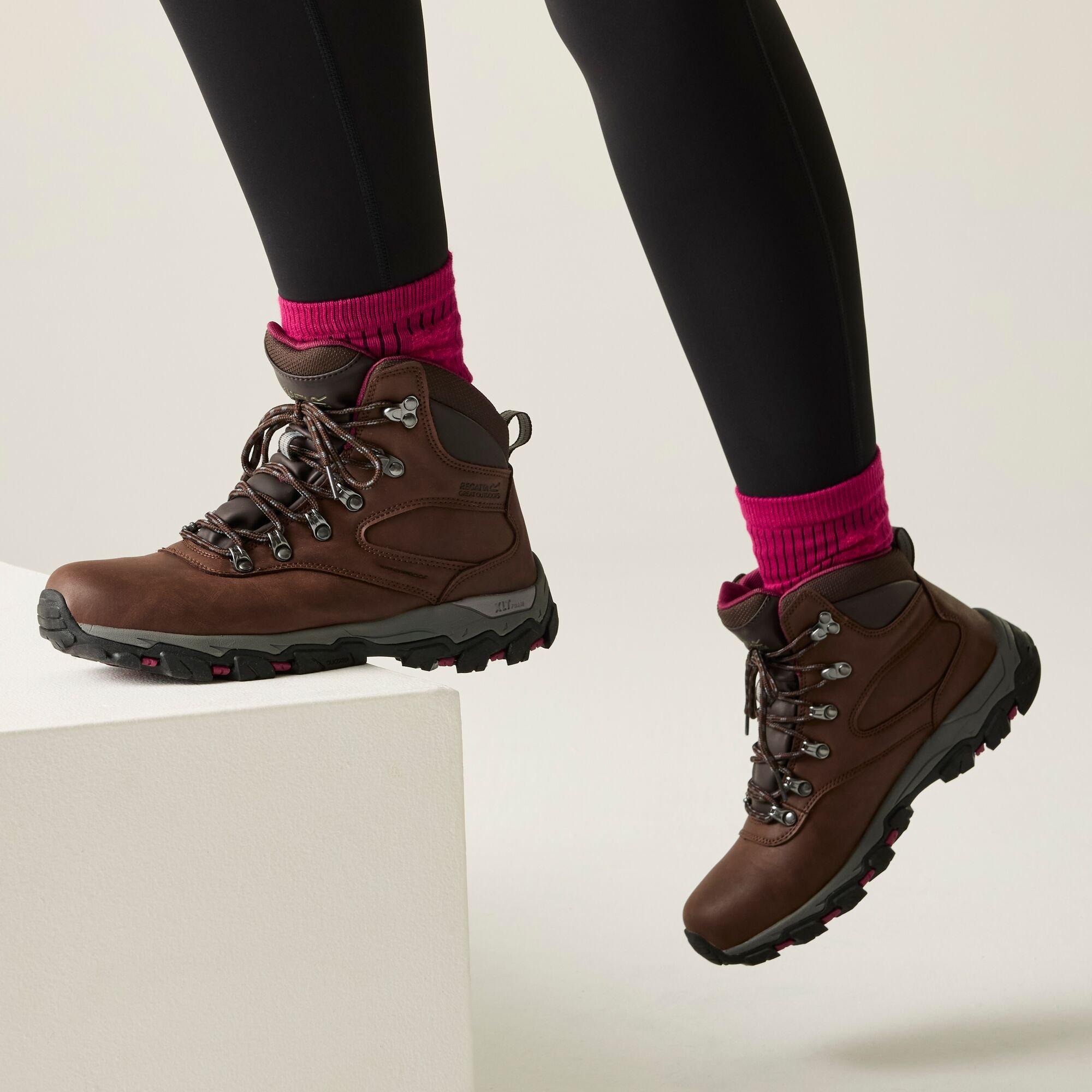 Regatta Women's Holcombe Class Hiking Boots - Chestnut - EU39/UK6