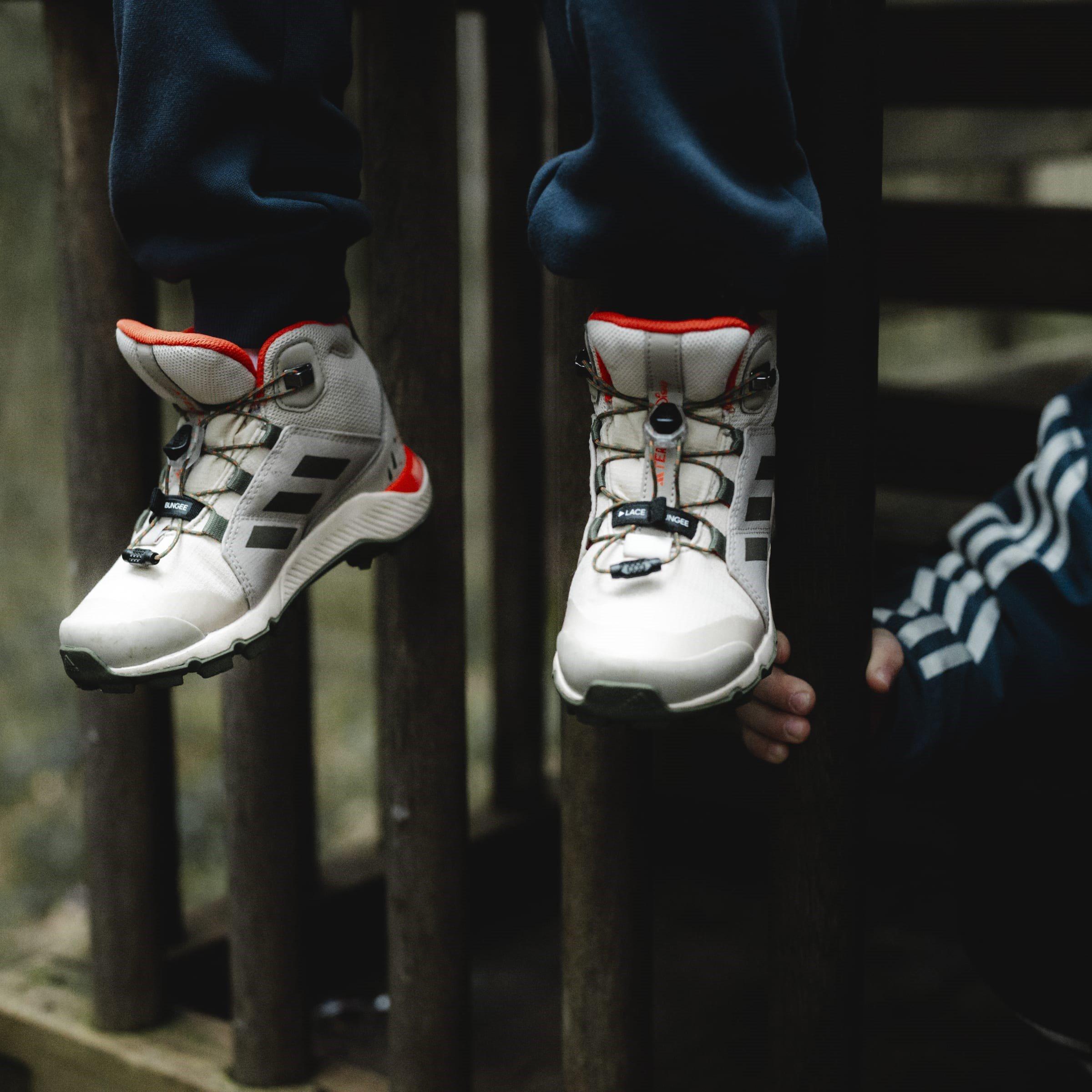 Wondertje Beige - adidas - Terrex Disney Mid Gore-Tex Hiking Shoes Juniors - 8