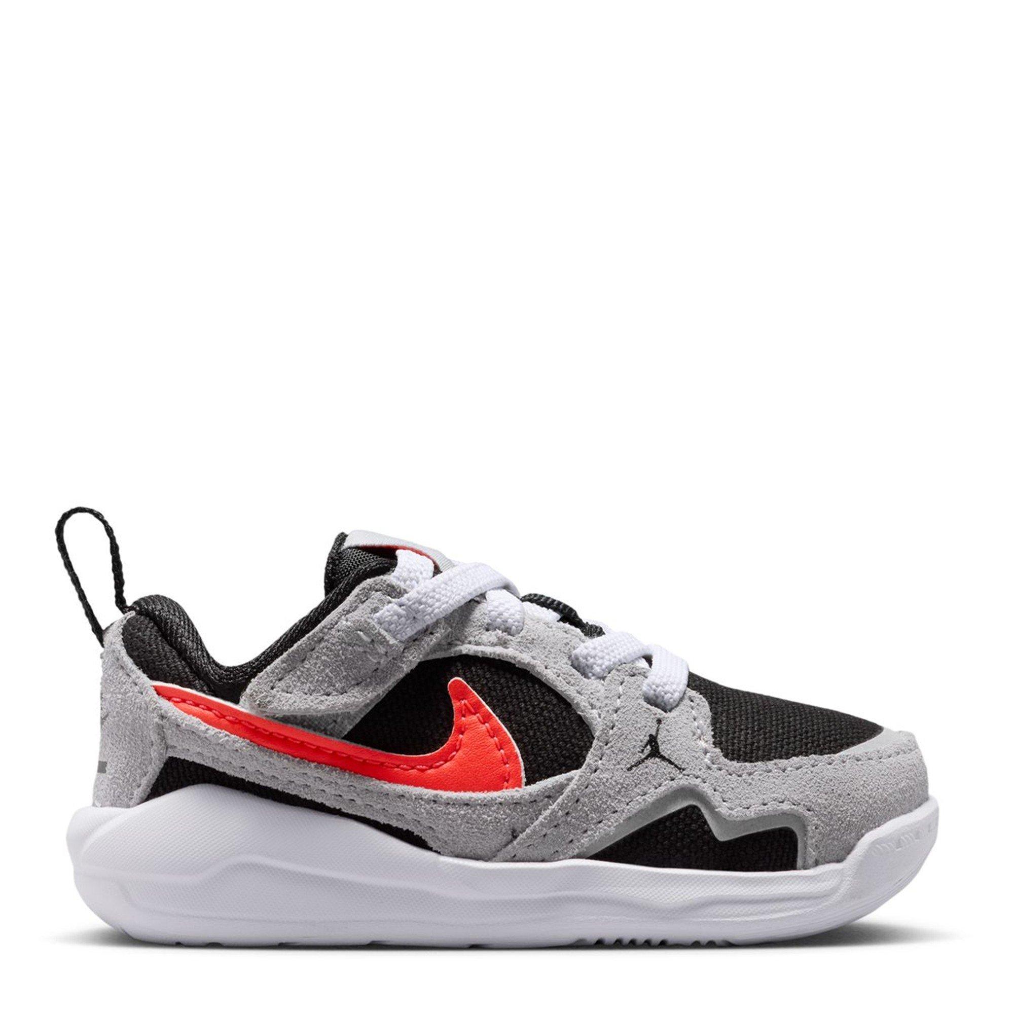 Air Jordan  Kids' Basketball Trainers - Black/Infared - C5 (22)