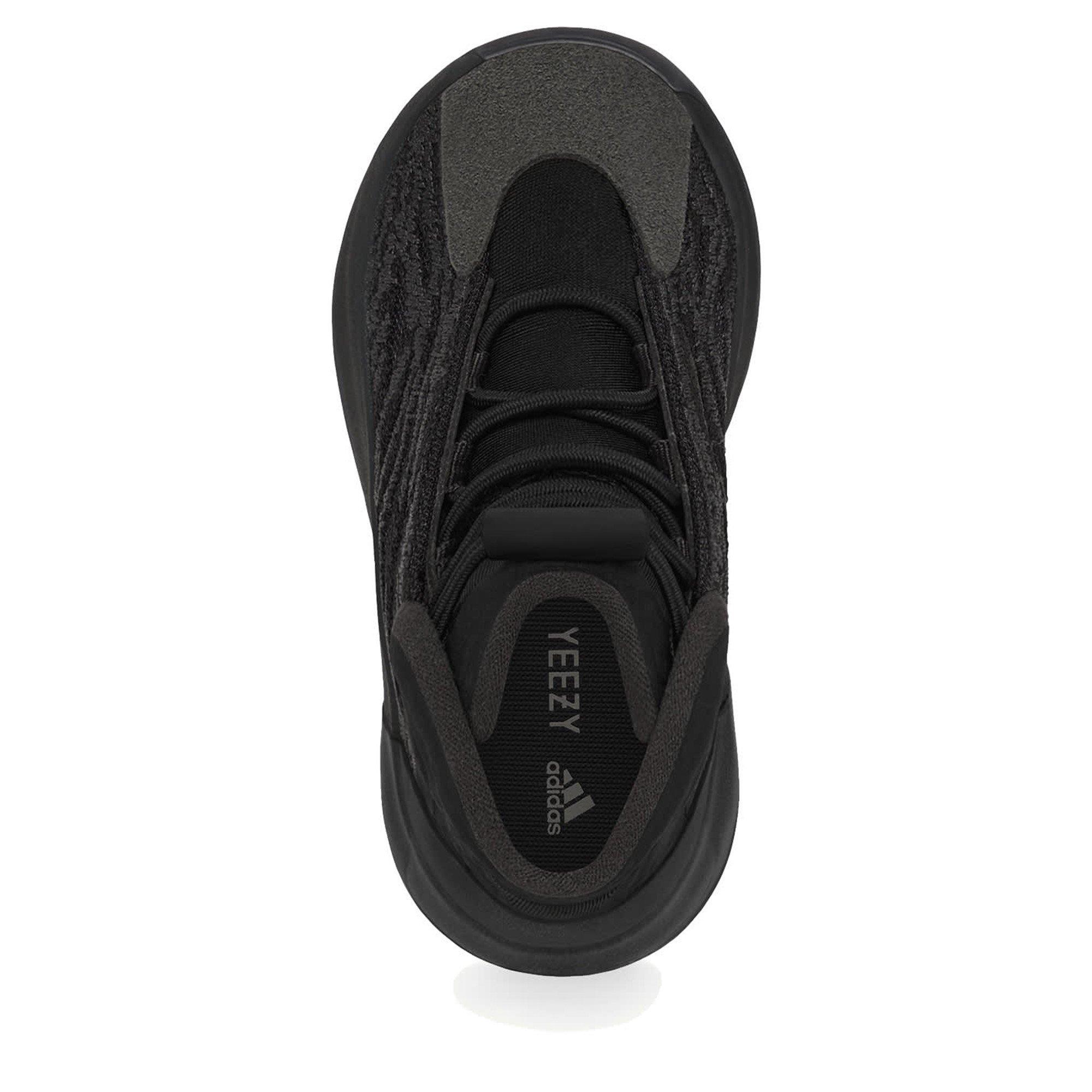 yeezy quantum triple black