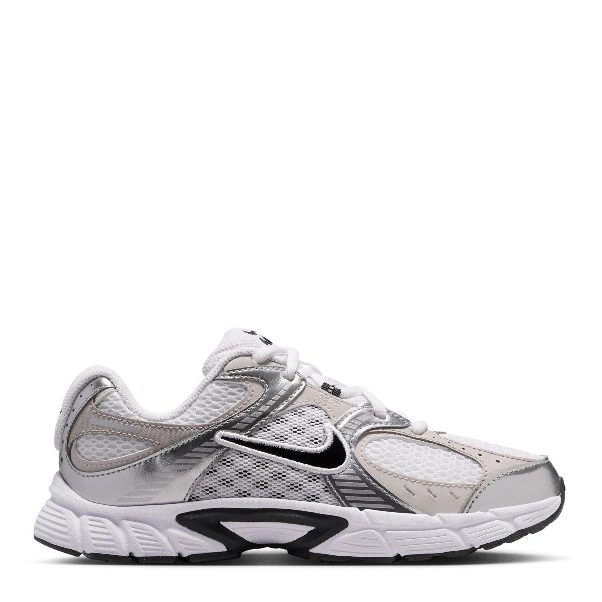 Nike Boys V5 Rnr Shoes Juniors - Wht/Met/Blk - 5.5 (38.5)