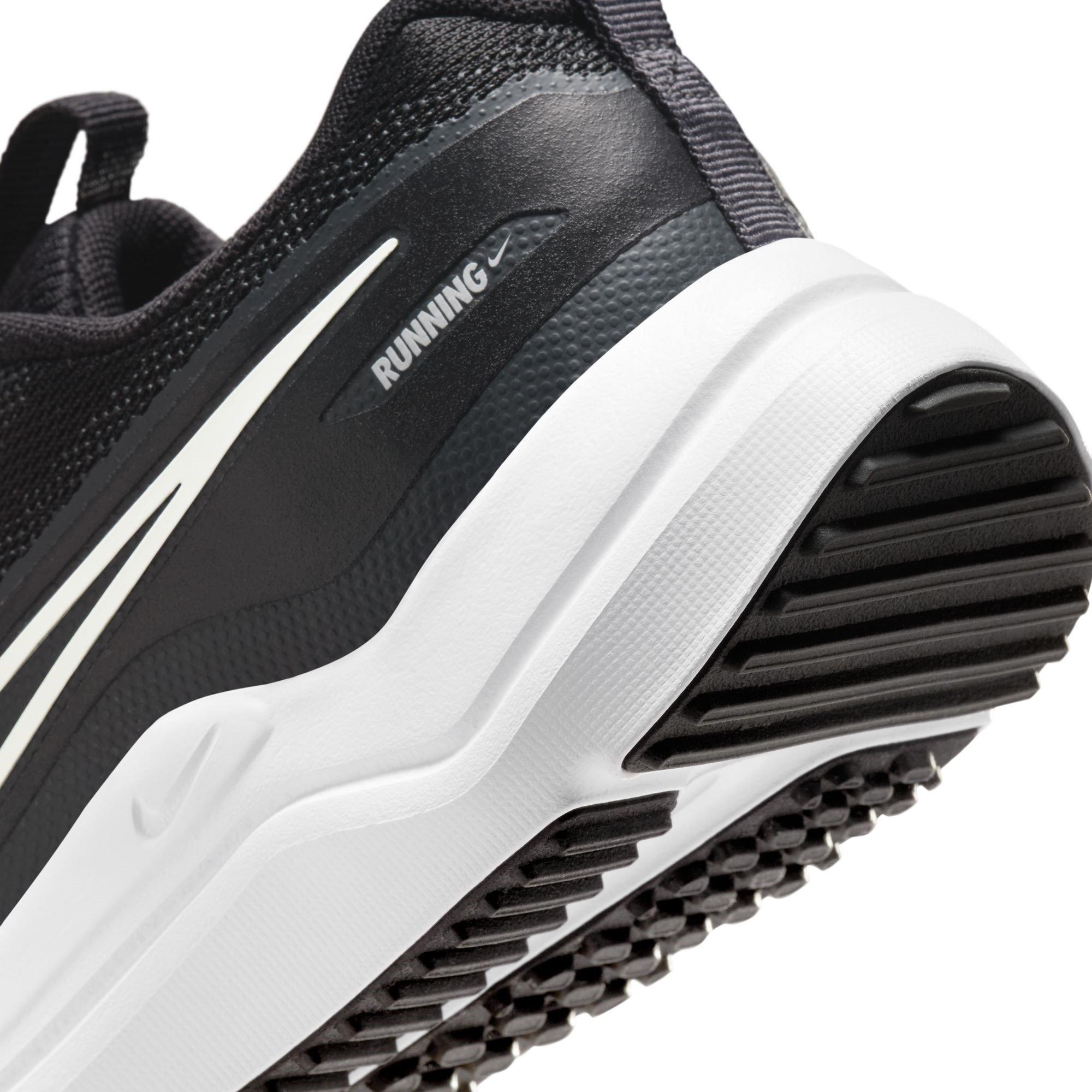 Black/White - Nike - Cosmic Runners Juniors - 8