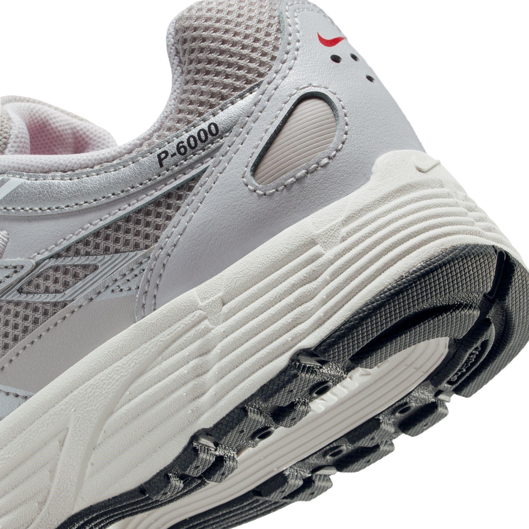 Cllge Grey/Fire - Nike - Nike P6000 Jn52 - 8