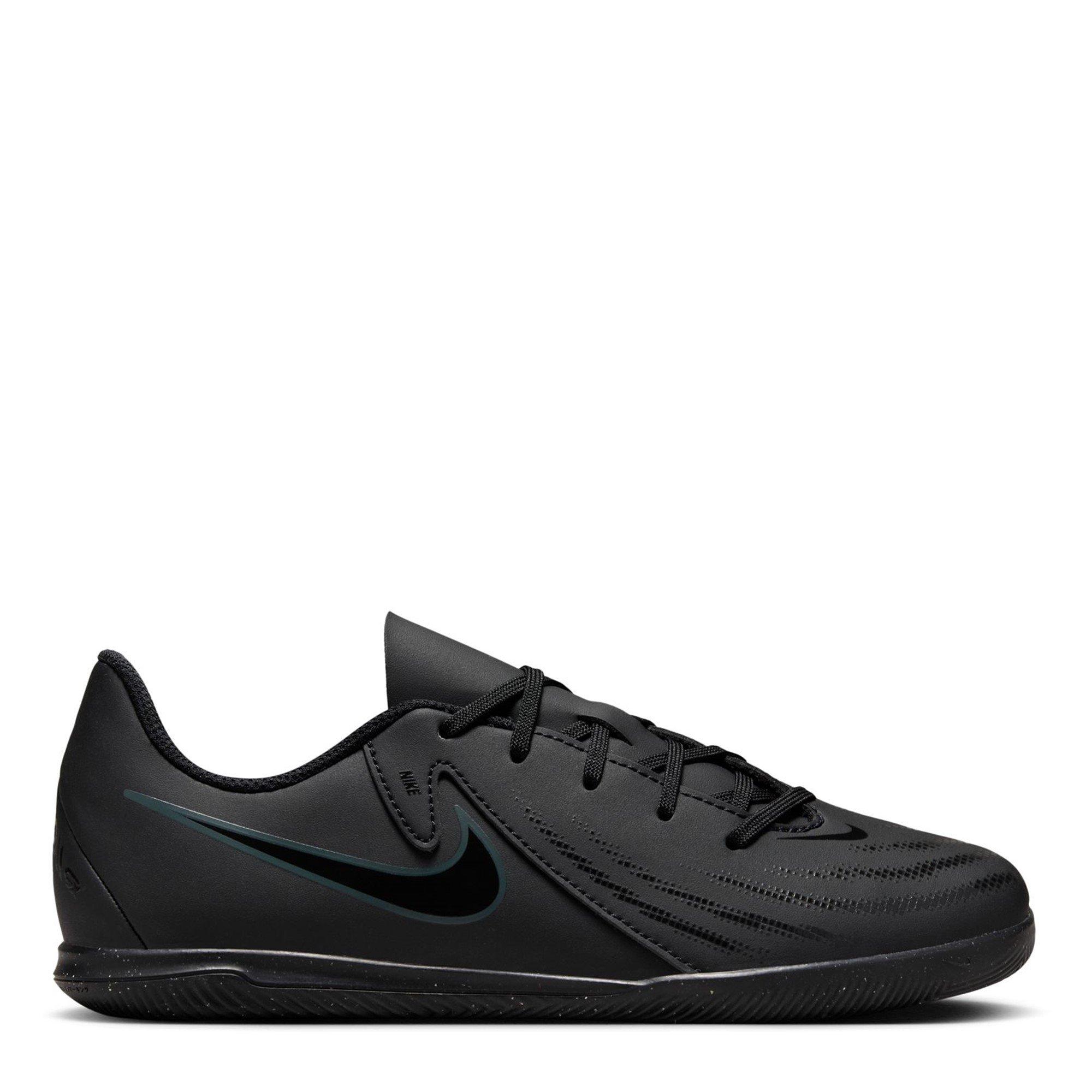 Nike Phantom GX 2 Club Juniors Indoor Court Football Boots.