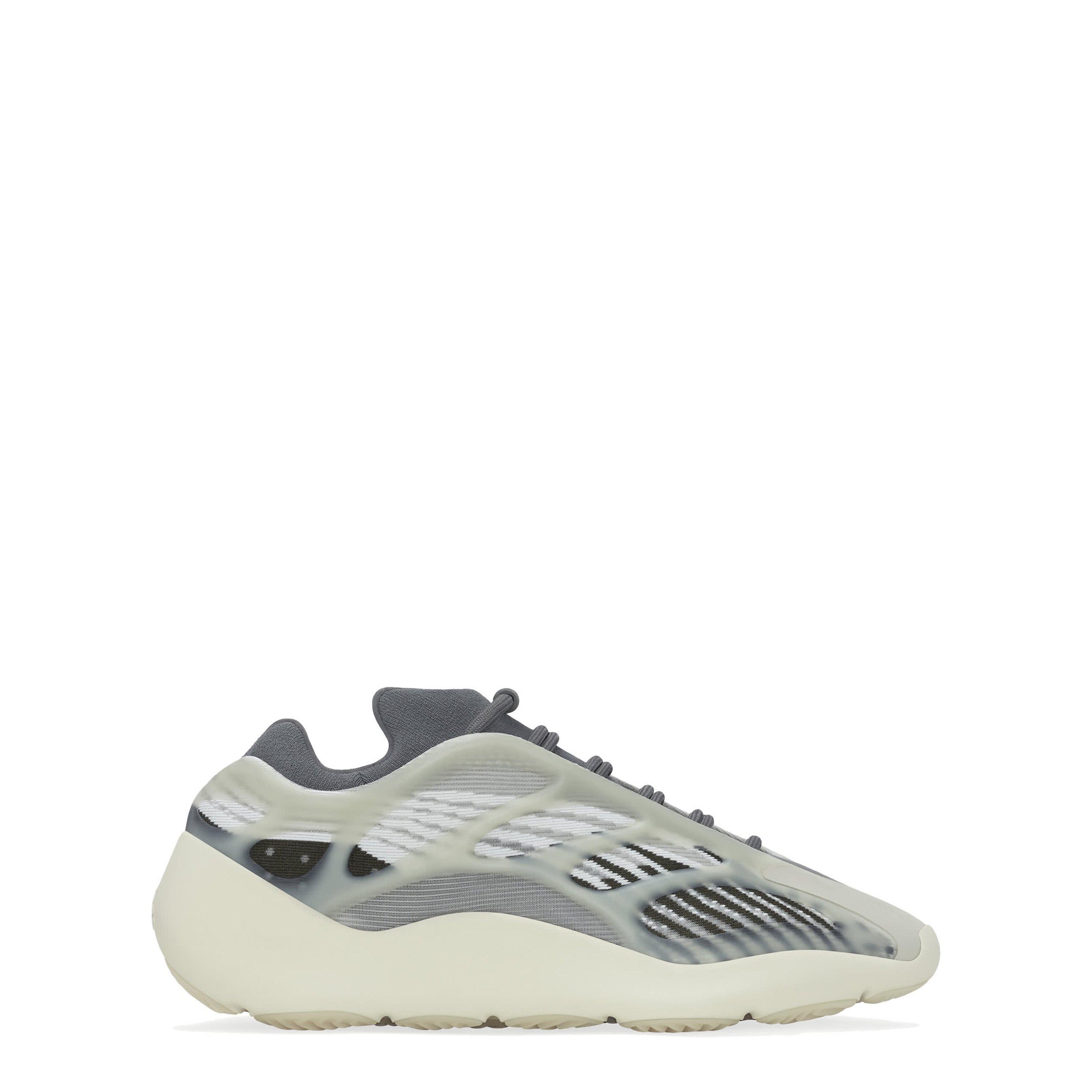 Yeezy on sale adidas 700 v3