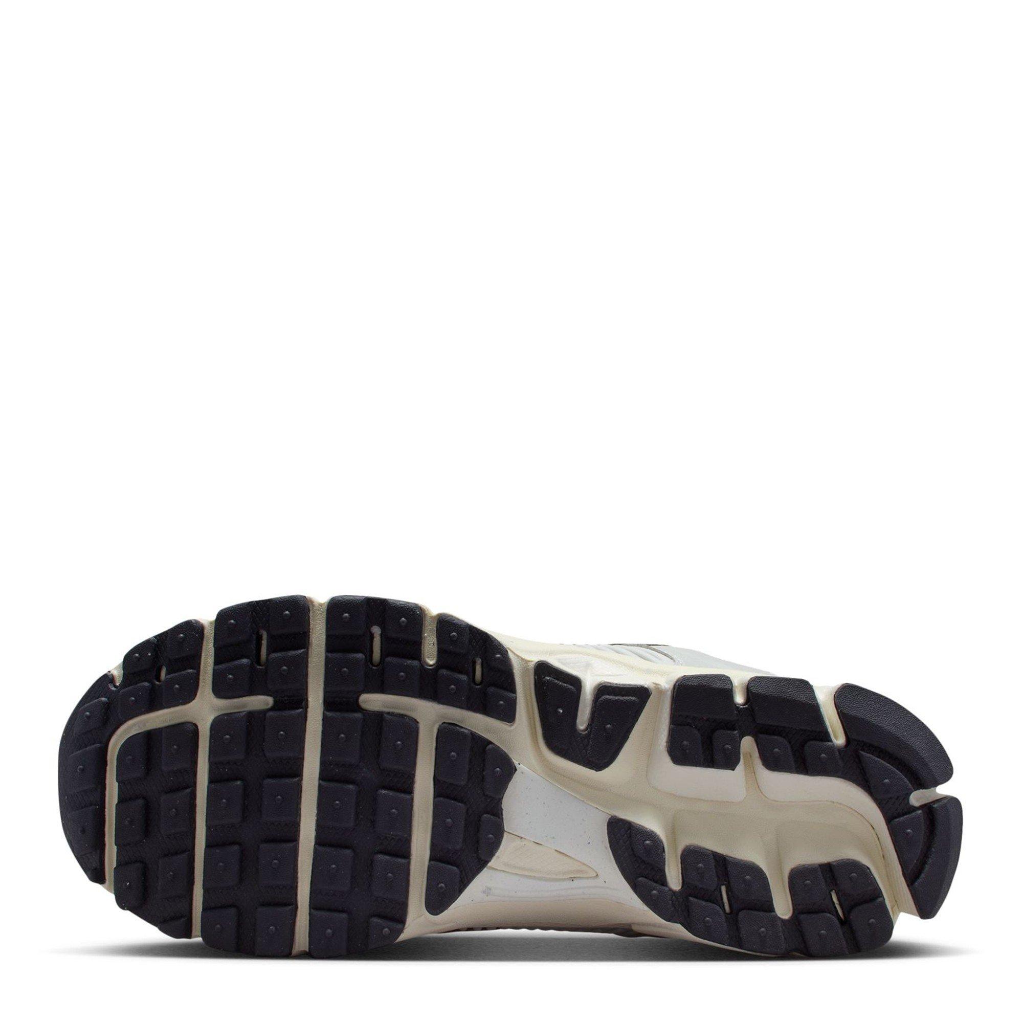 Dust/Chrome - Nike - Nike Vomero 5 Jn64 - 3