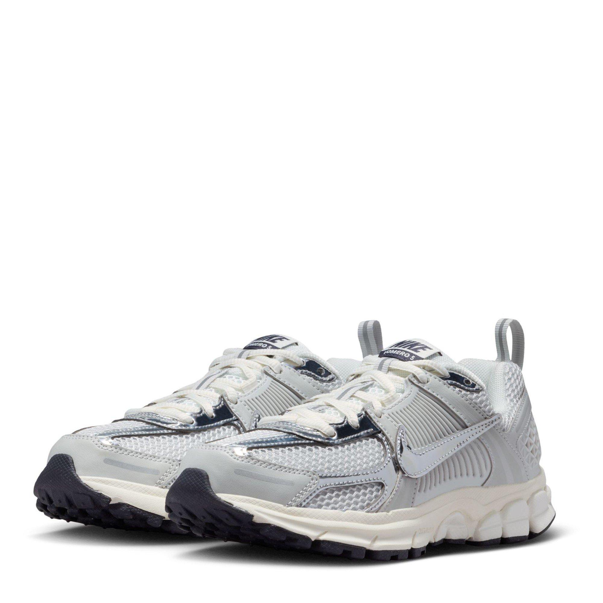 Dust/Chrome - Nike - Nike Vomero 5 Jn64 - 4