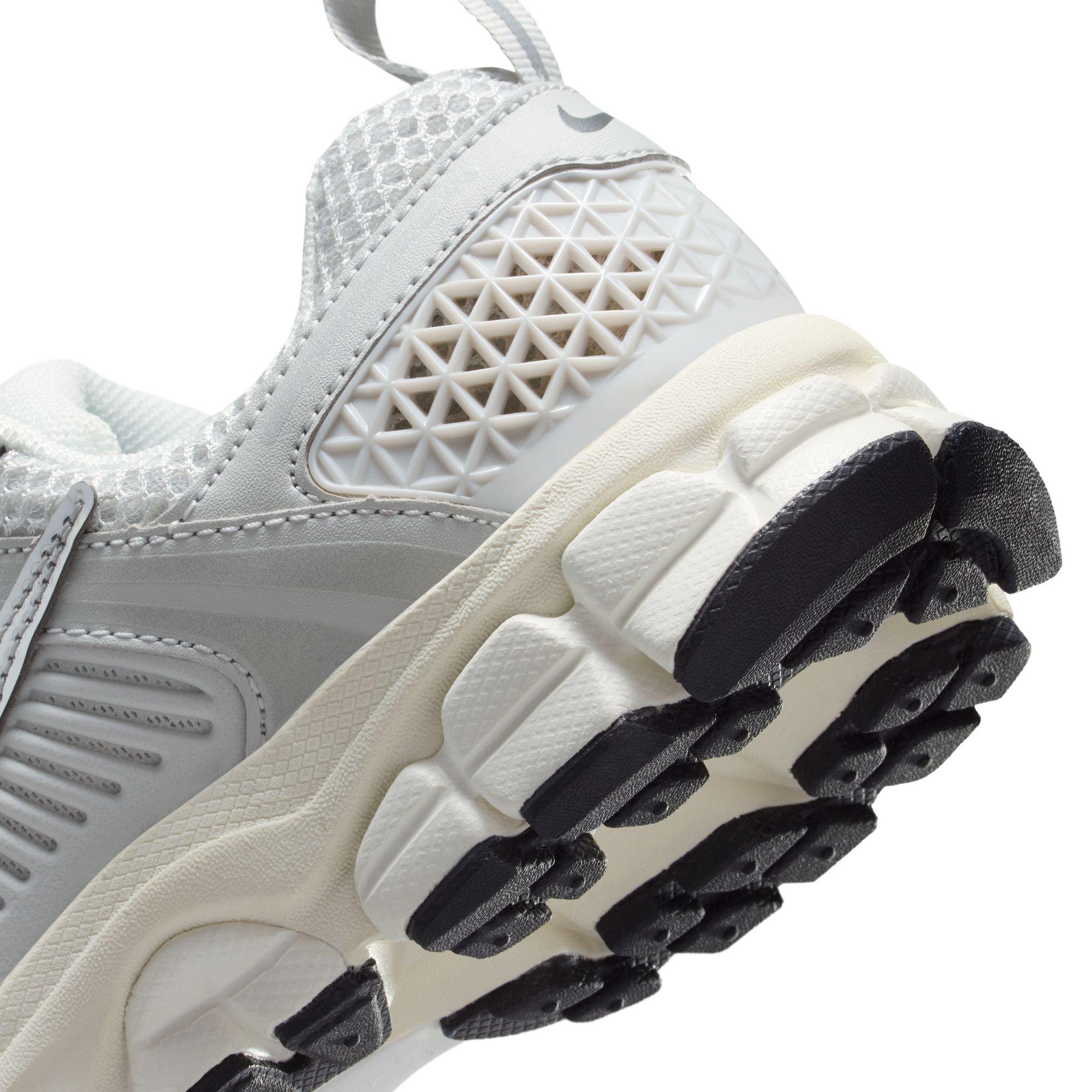 Dust/Chrome - Nike - Nike Vomero 5 Jn64 - 8