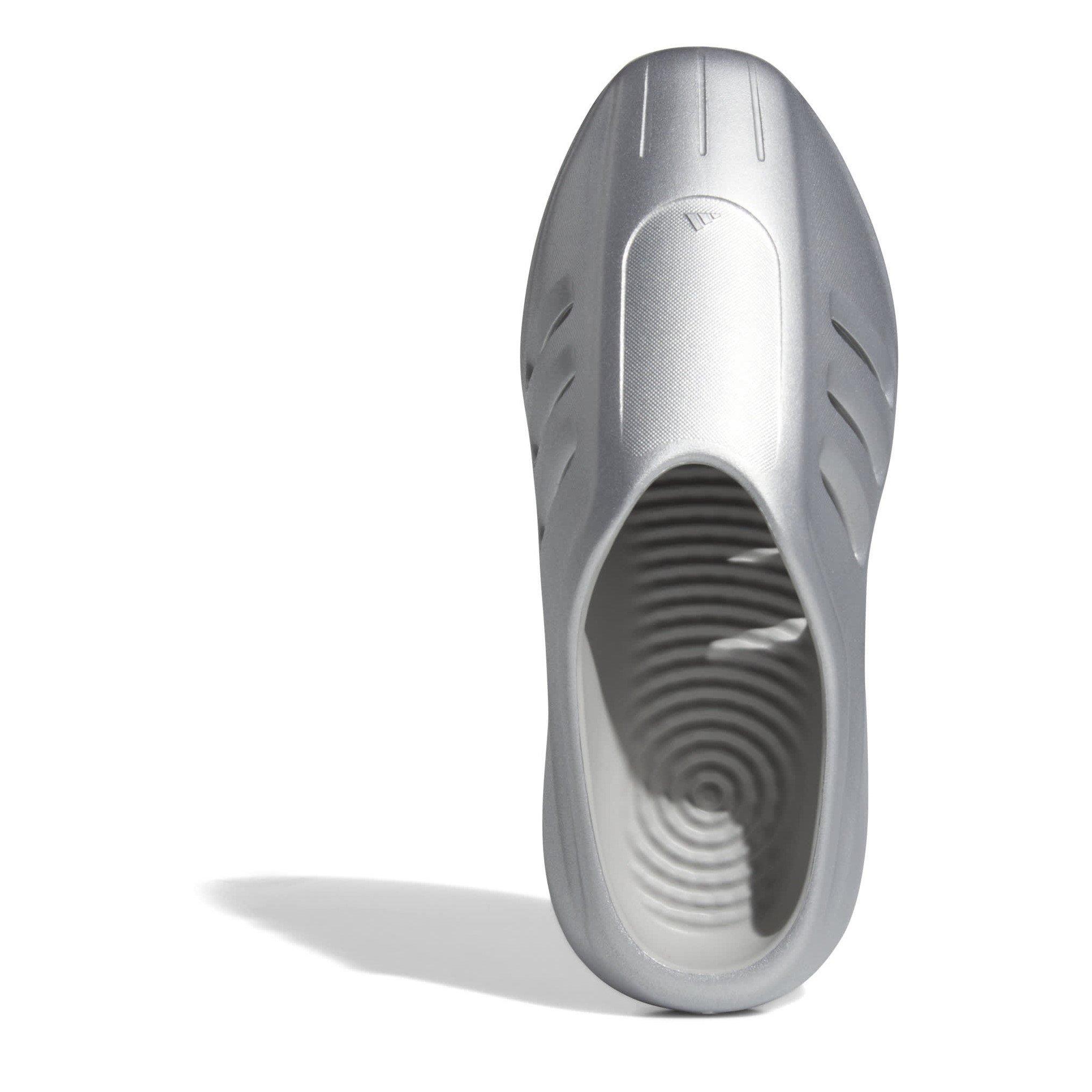 Srebrna metalna. - adidas - Men's Adifom Infinity Mule Slippers - 5