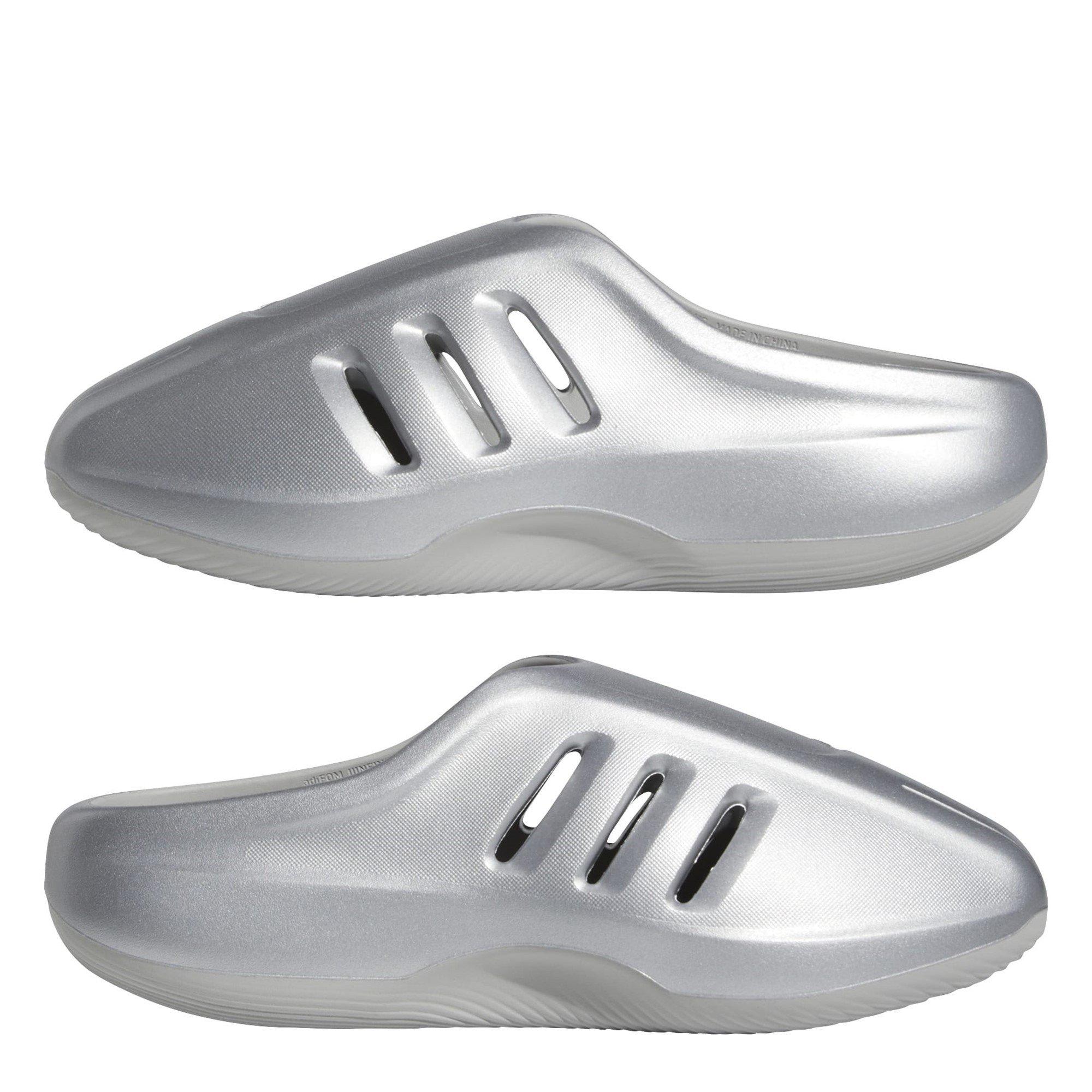 Srebrna metalna. - adidas - Men's Adifom Infinity Mule Slippers - 9