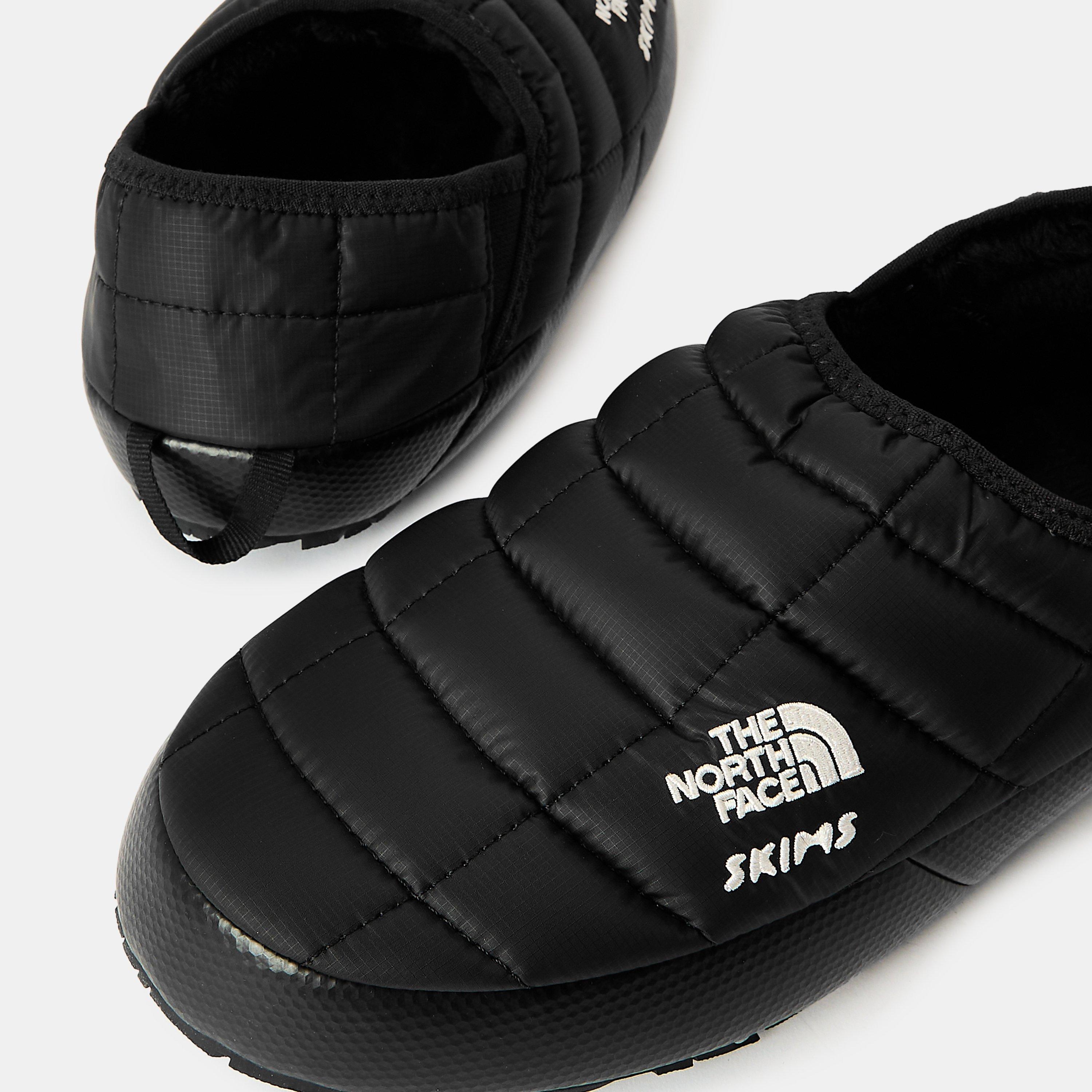 SK Onyx - TNF x Skims - Womens Thermoball Traction Mule V - 3