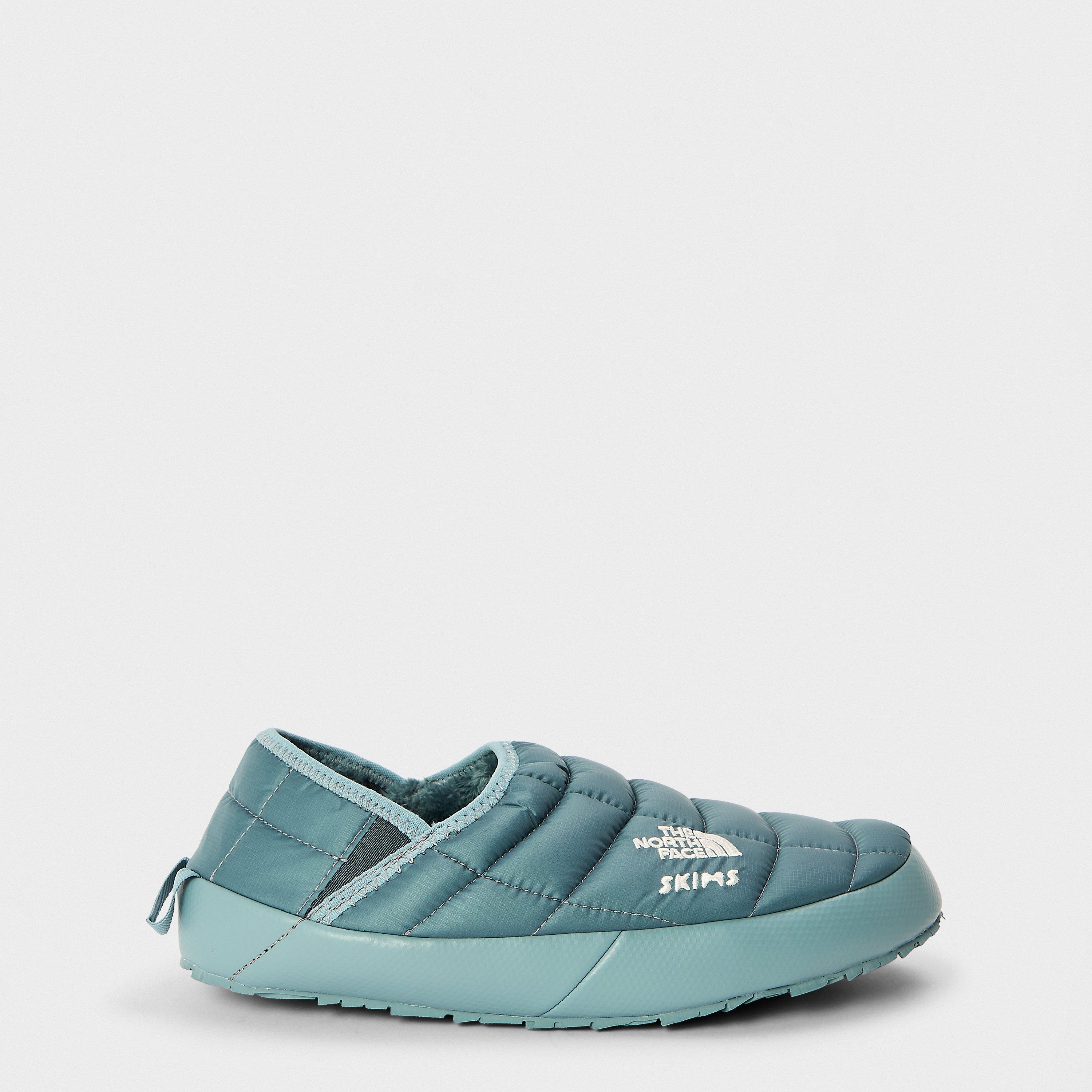 TNF x Skims Womens Thermoball Traction Mule V | Flannels