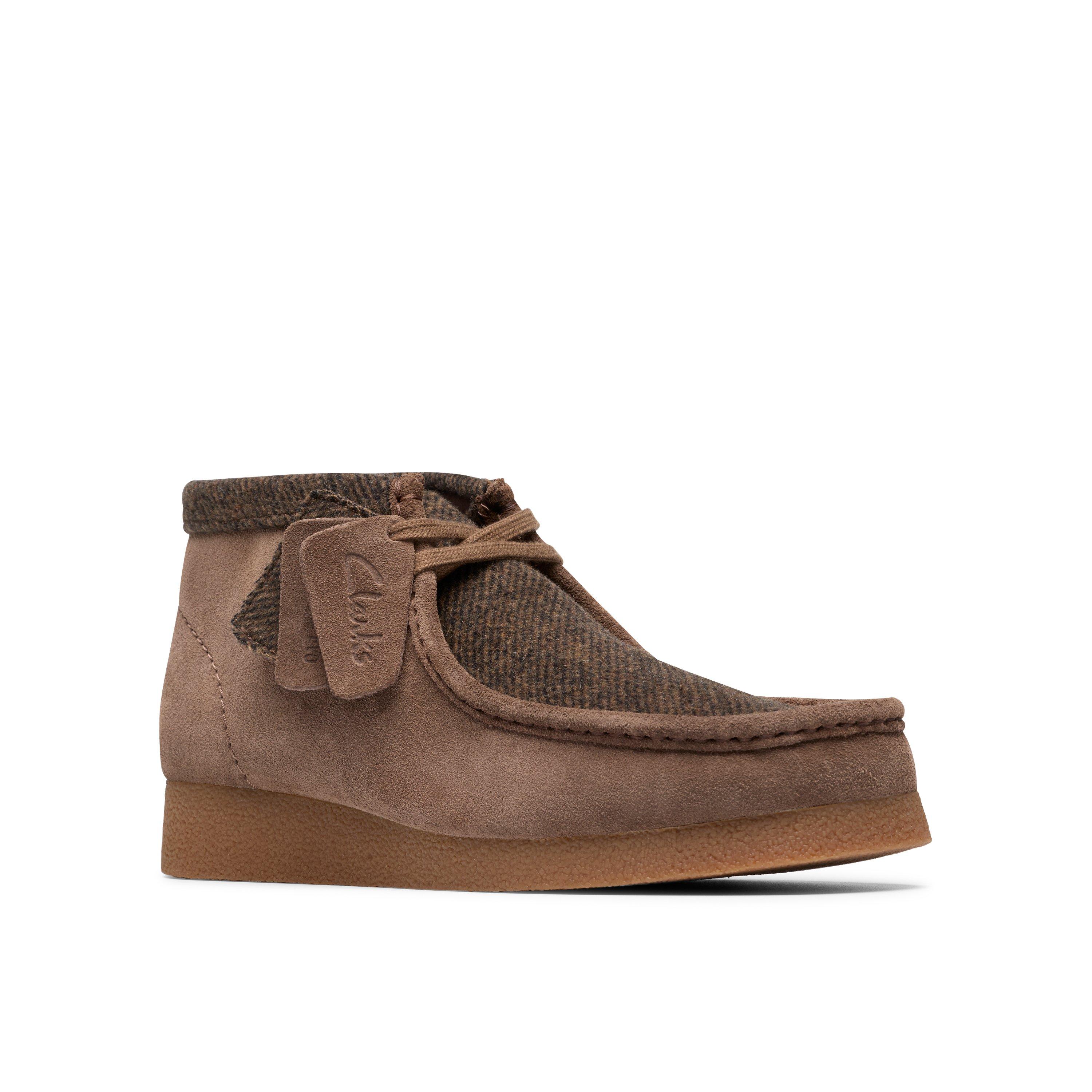 Brown Combi - Clarks - Men's Wallabee Chukka Boot - 4