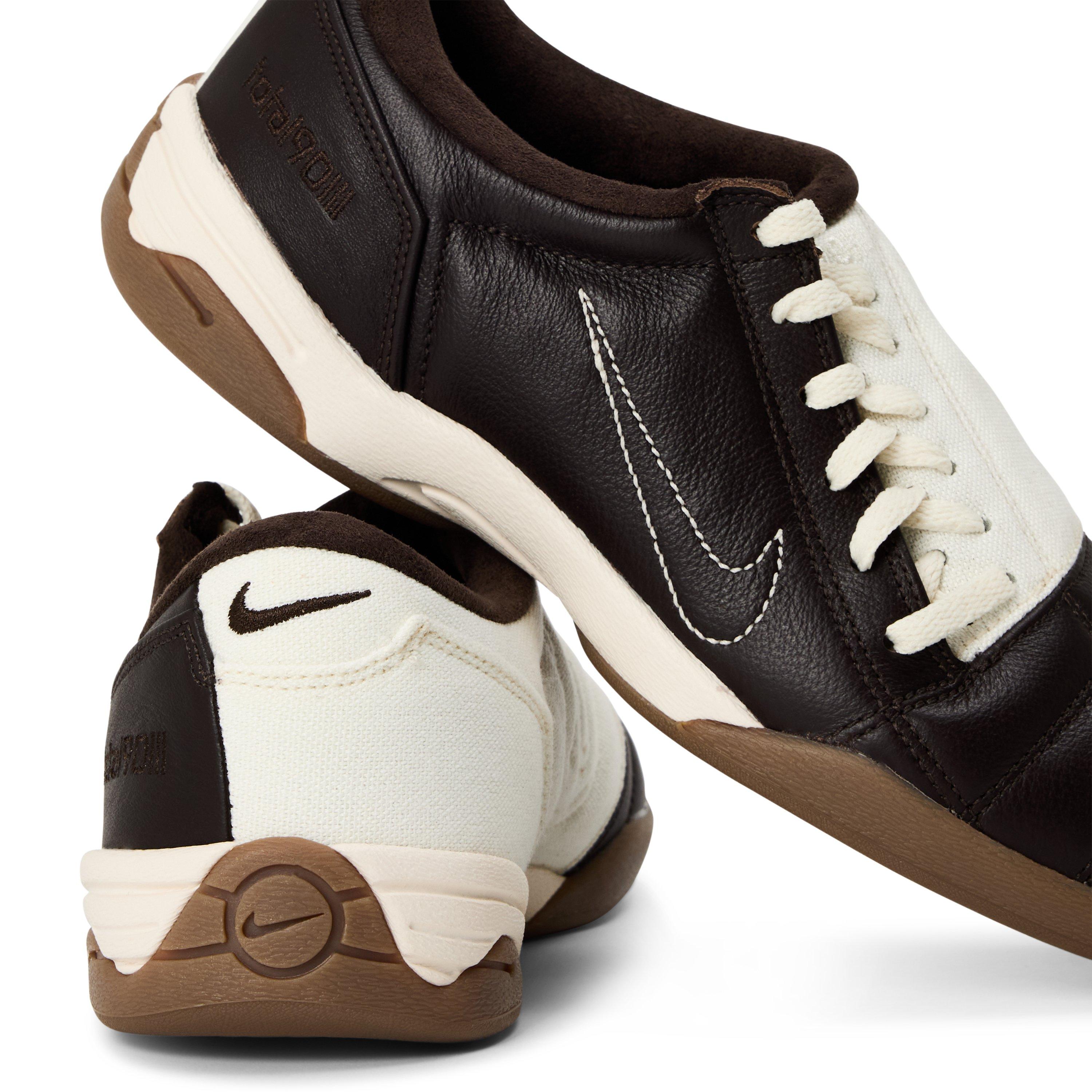 Soft Pearl - Nike - Women's Total 90 Low-Top Trainers - 5