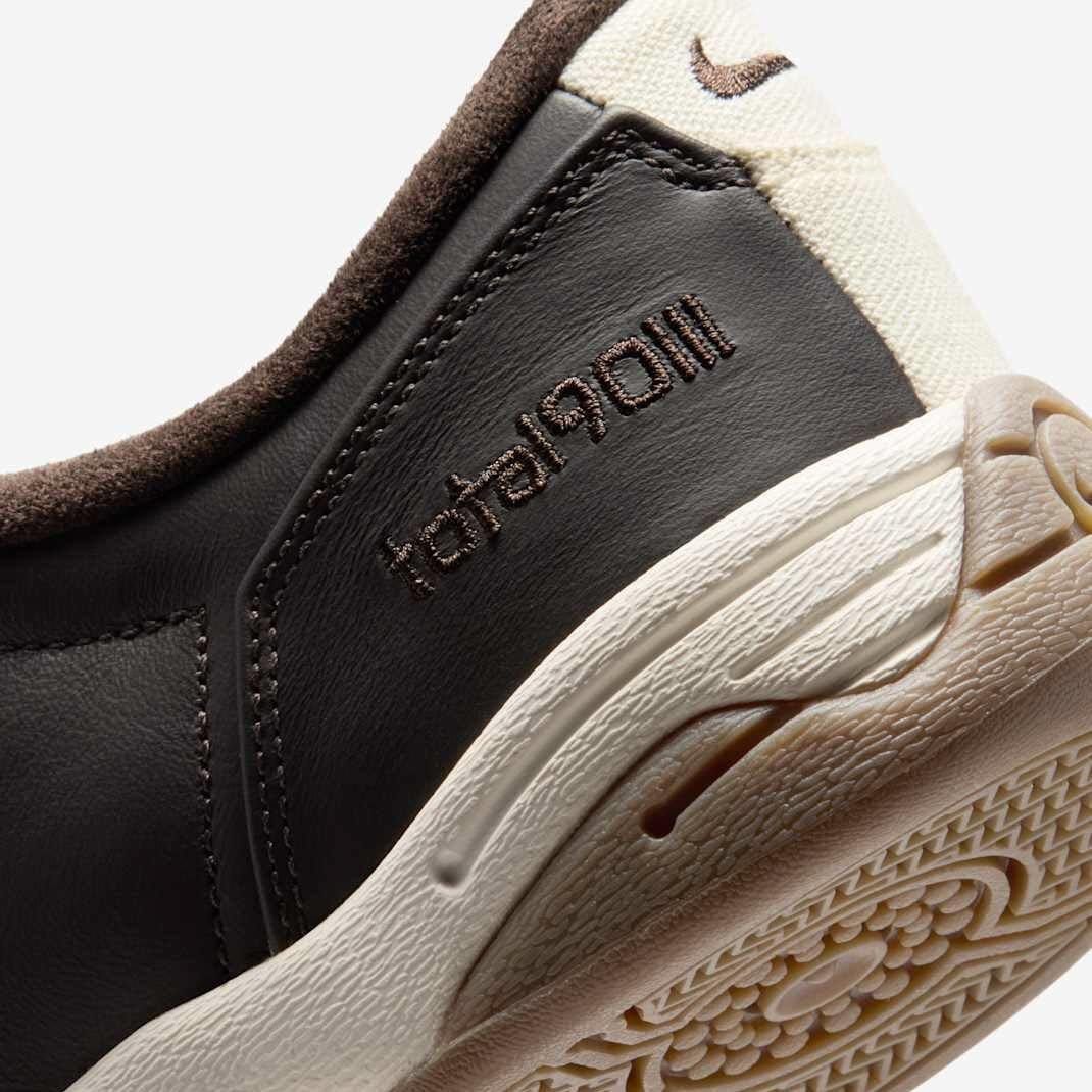 Soft Pearl - Nike - Women's Total 90 Low-Top Trainers - 8