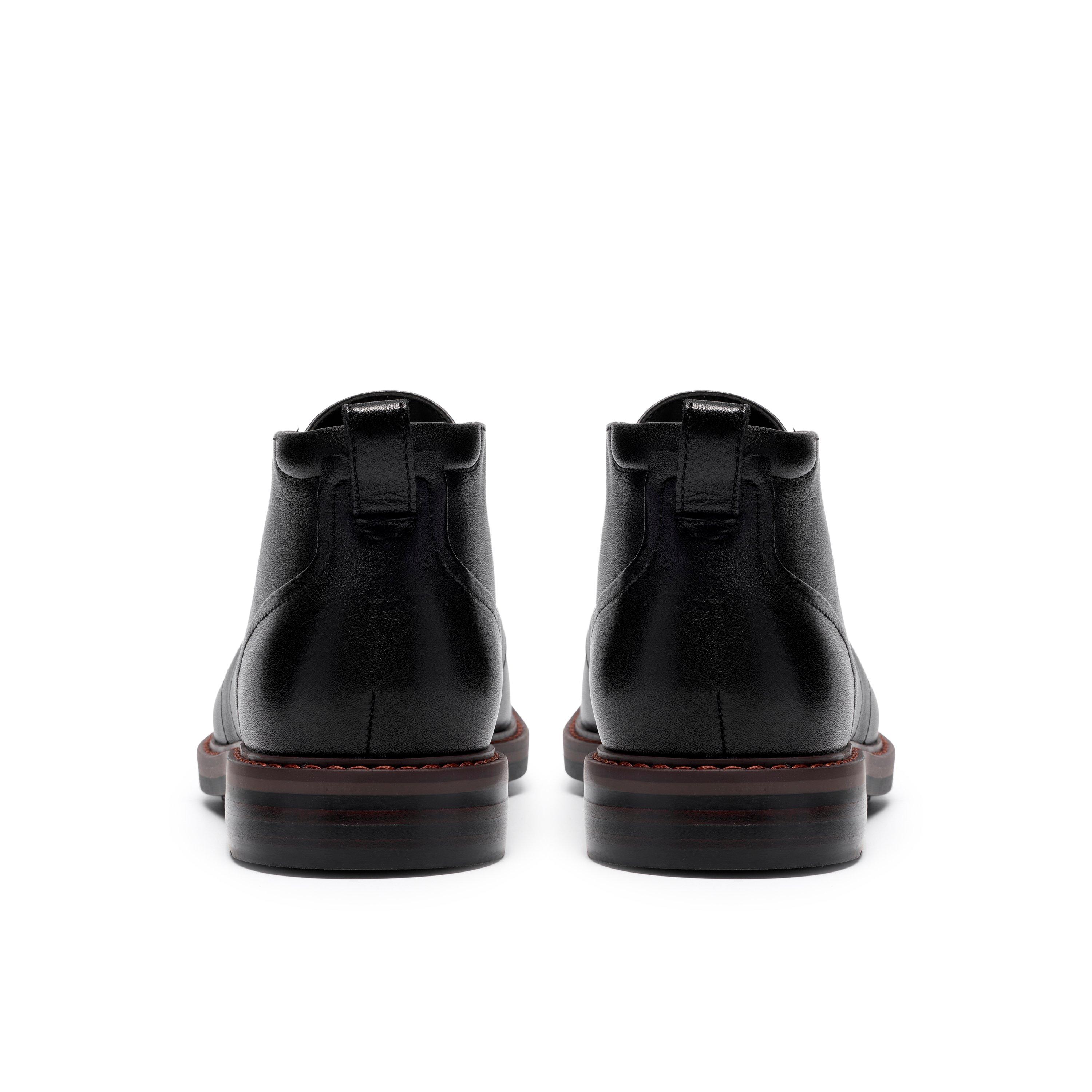 Black Leather - Clarks - Men's Aldwin 2 Leather Waterproof Chukka Boots - 5