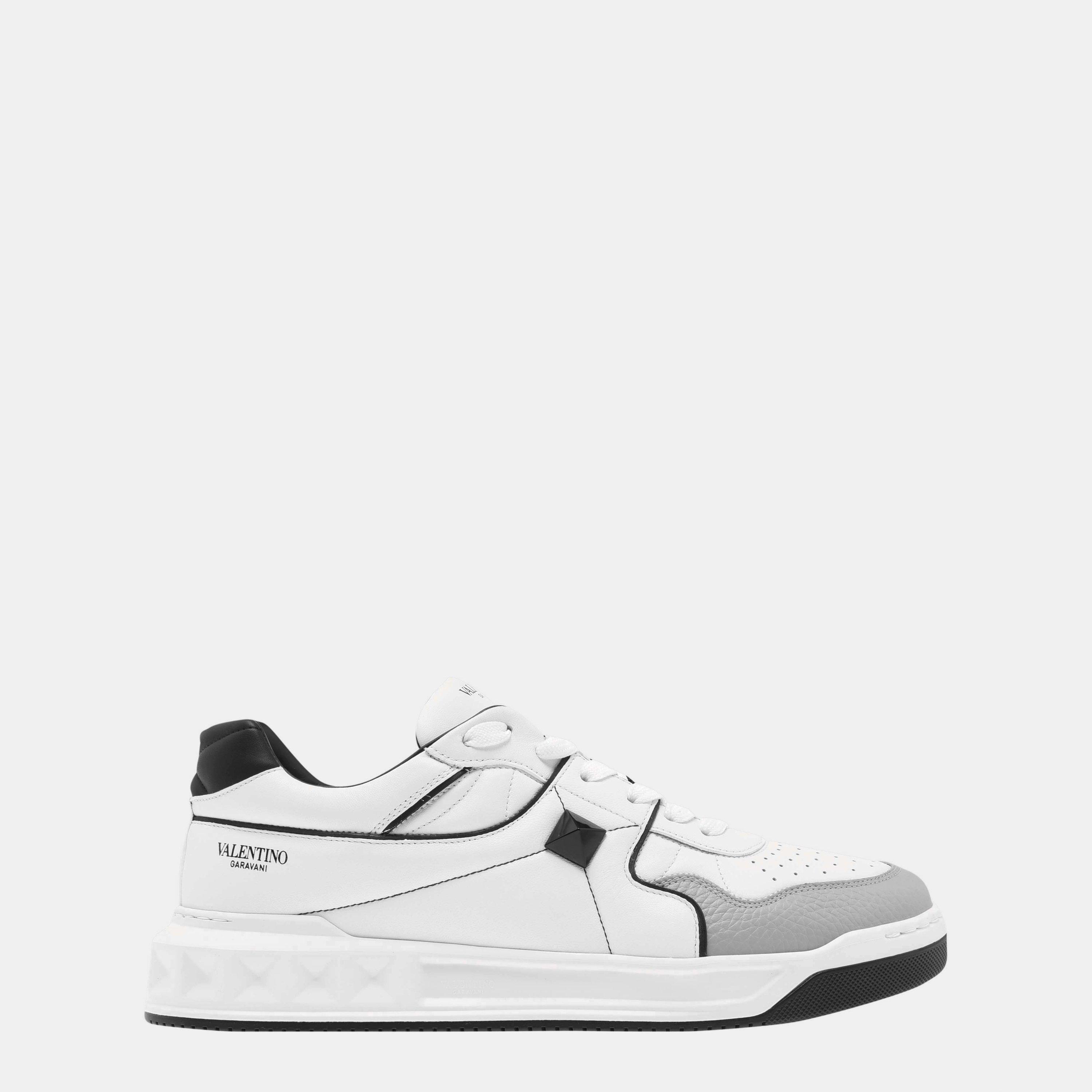 Valentino Garavani Roman Stud Low Trainer