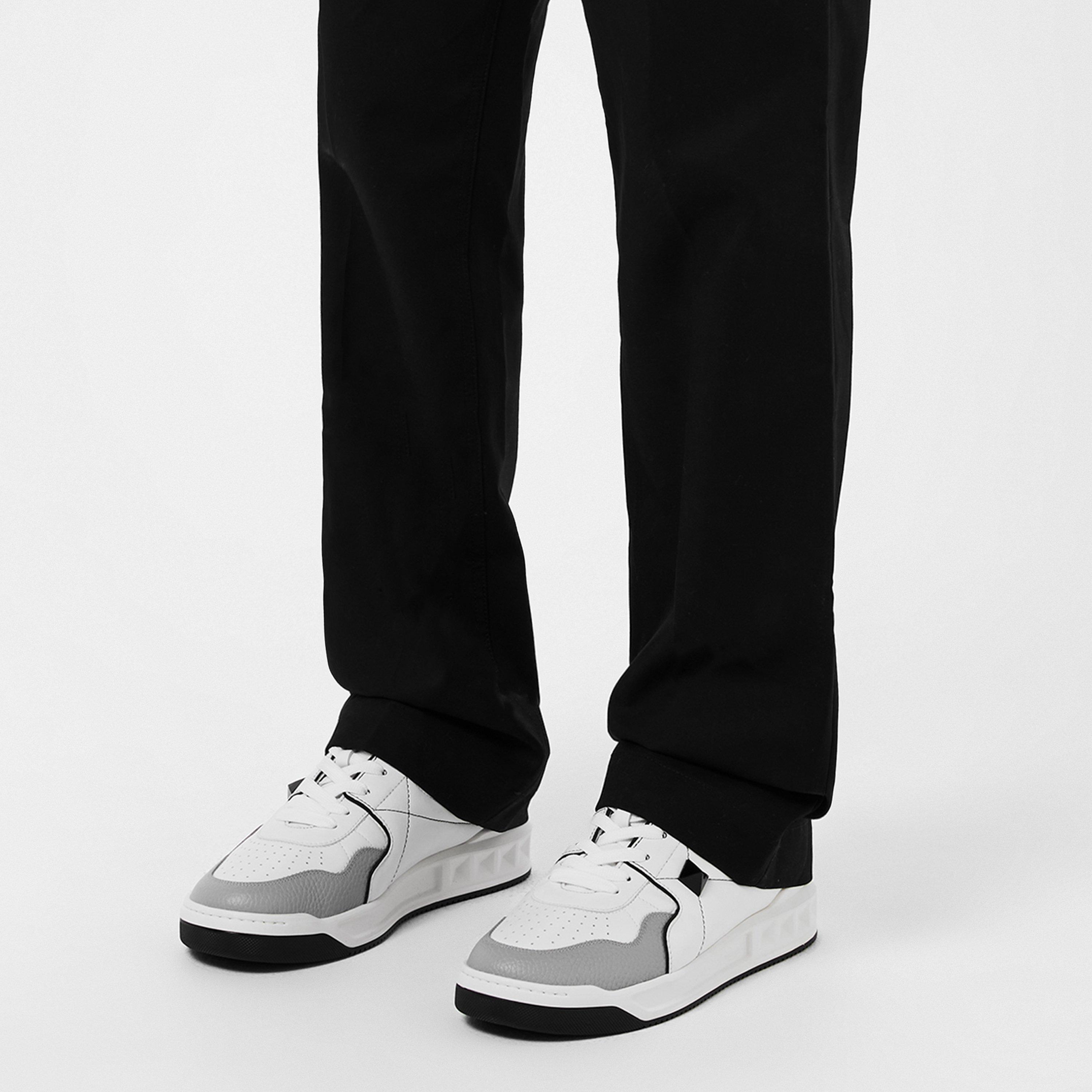 Wht/Blk/Gry 0N2 - Valentino Garavani - Roman Stud Low Trainer - 3
