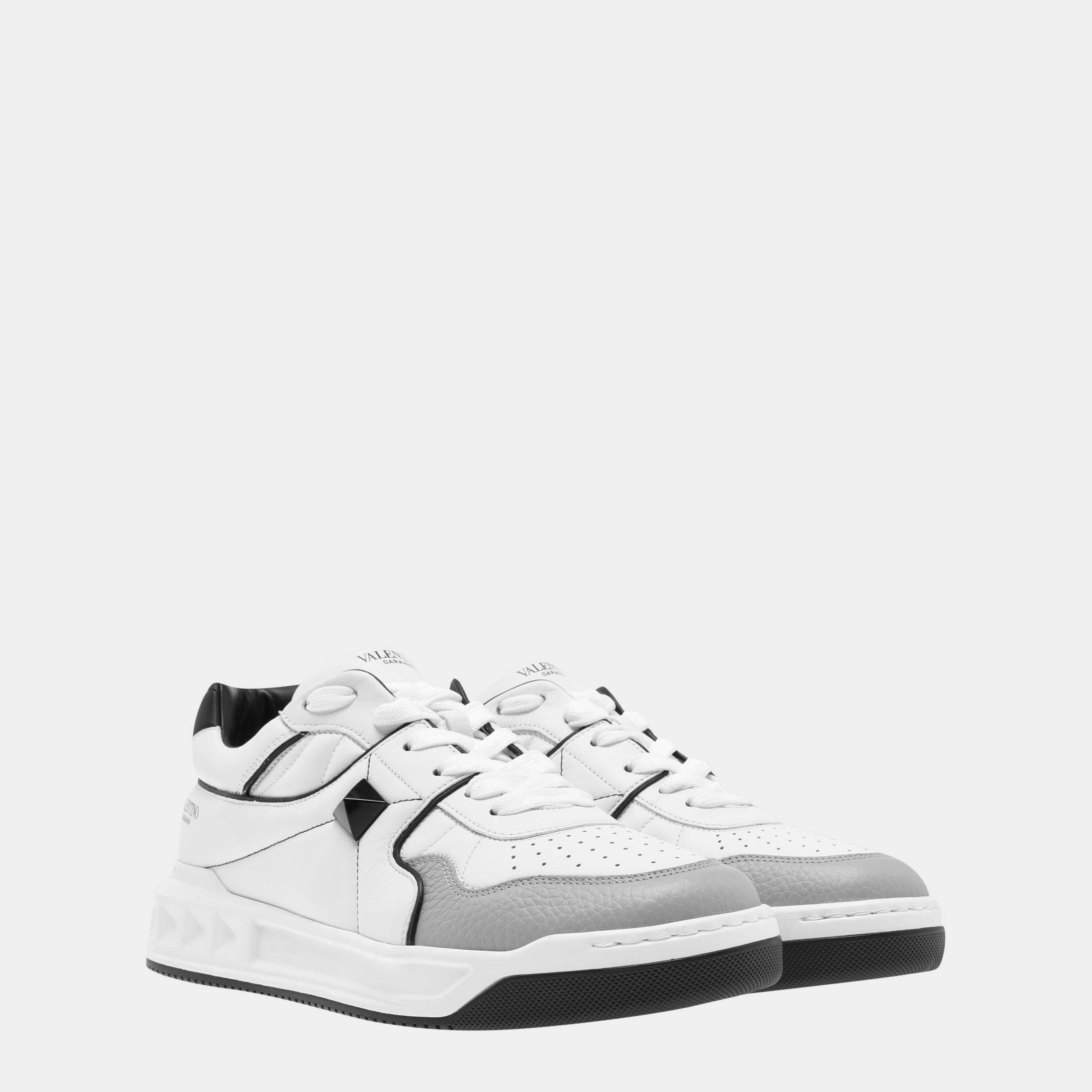 Wht/Blk/Gry 0N2 - Valentino Garavani - Roman Stud Low Trainer - 4