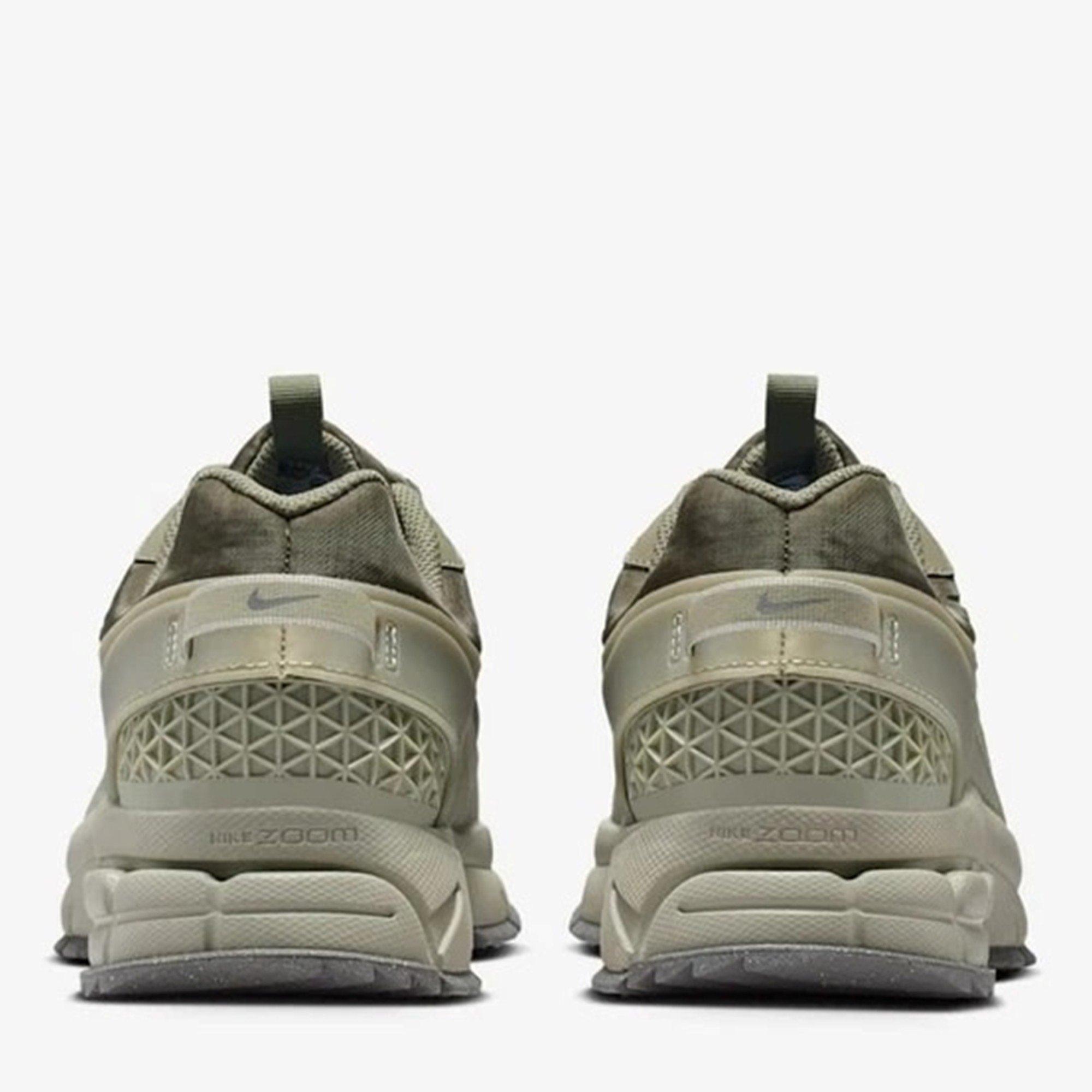 Silver Sage - Nike - Vomero Roam Low Trainers - 6