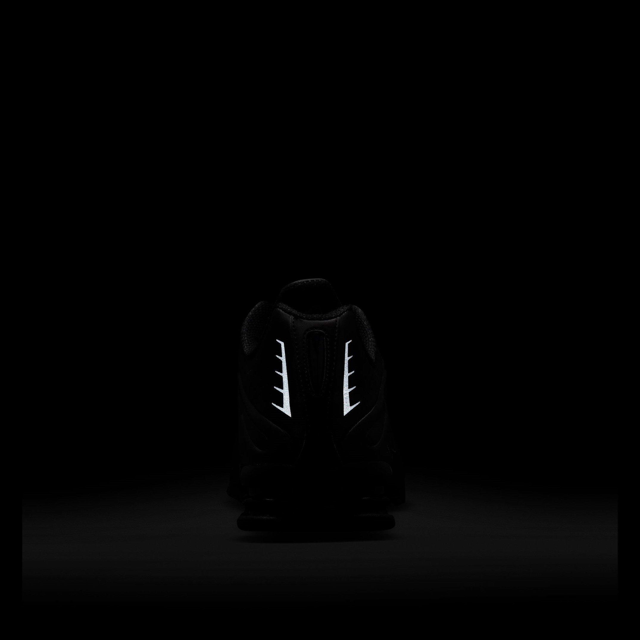 Nero/Nero - Nike - Shox R4 Low Trainers - 9