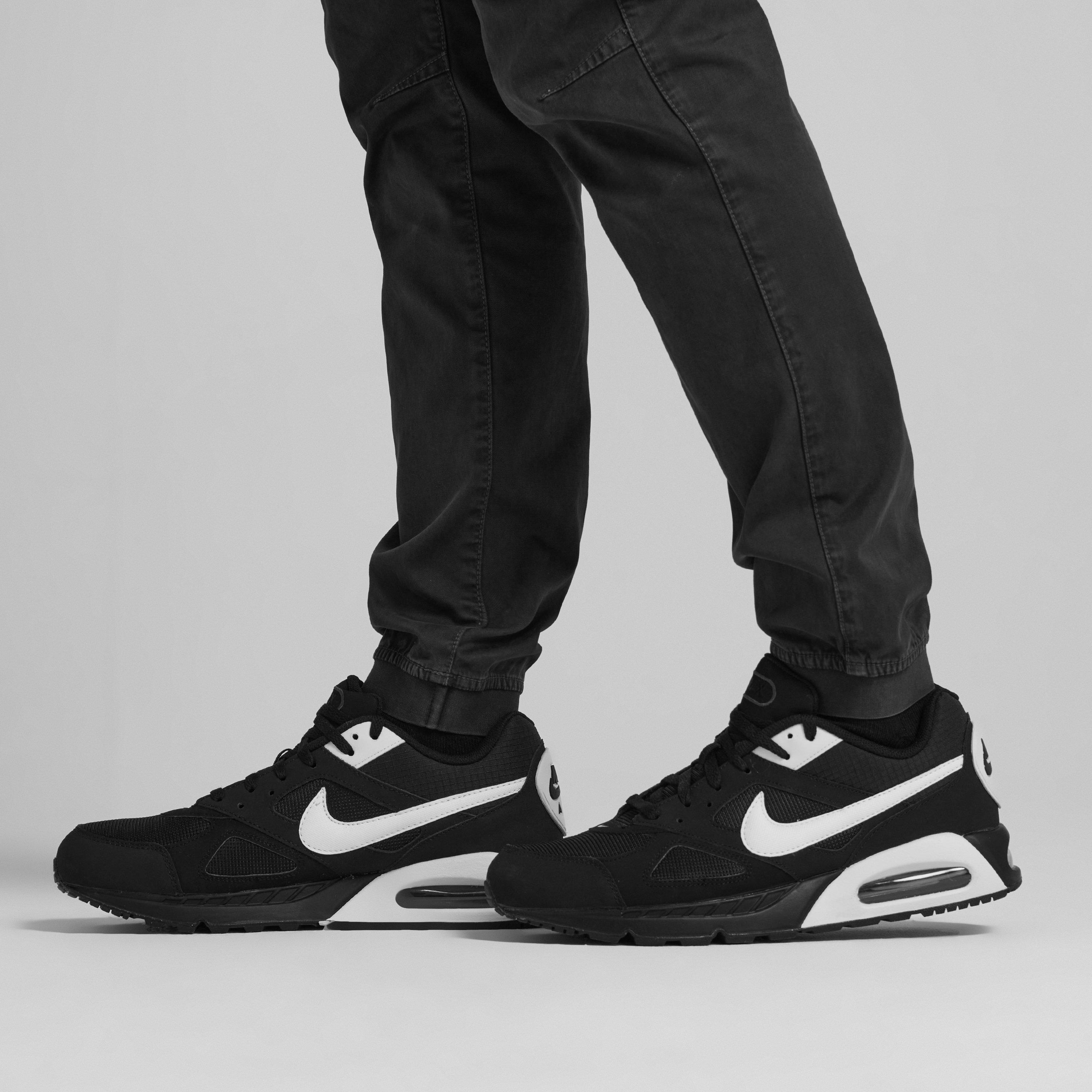 Crno/Bijelo - Nike - Air Max IVO Trainers - 2