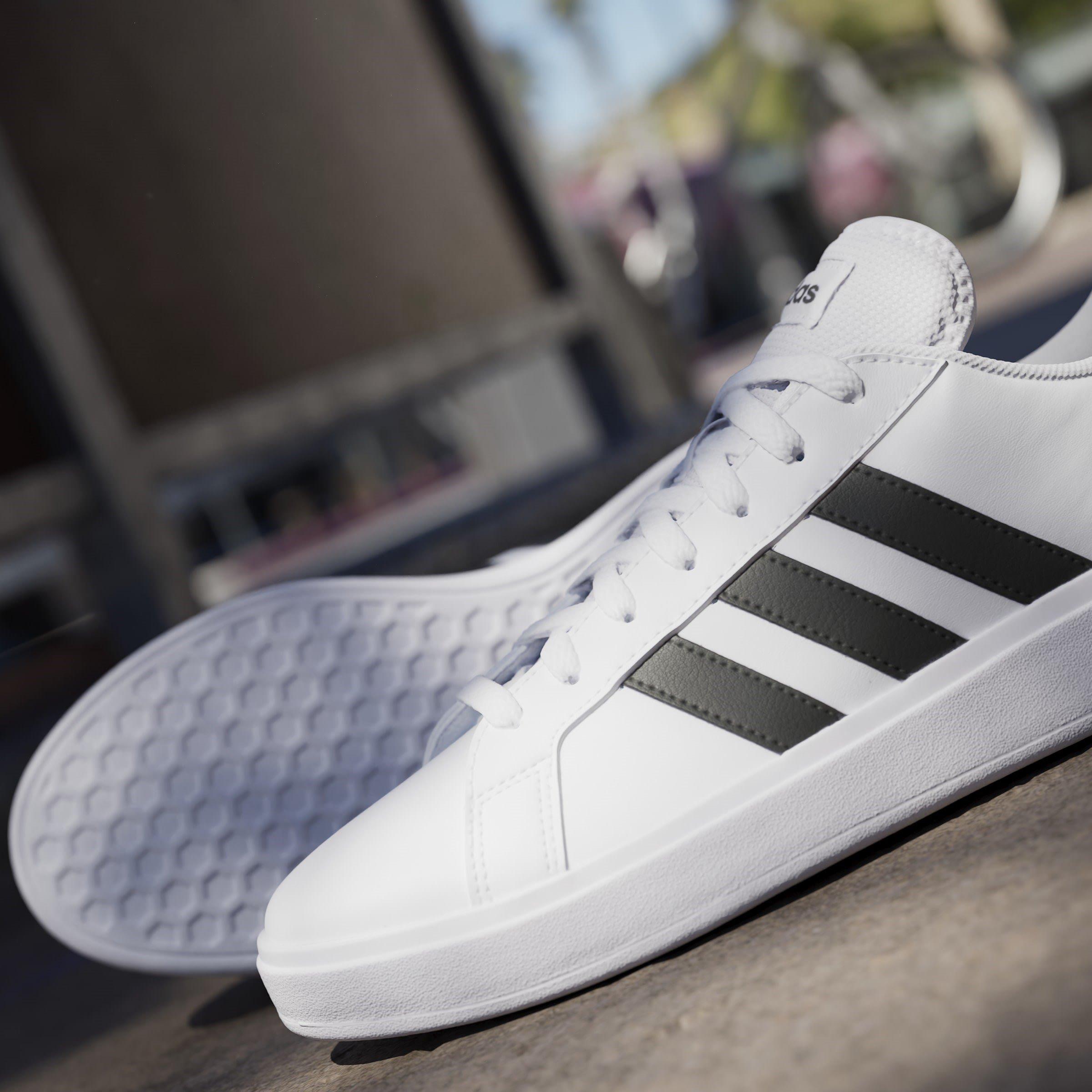 Wit/Zwart - adidas - Court Base 2 Trainers Mens - 16