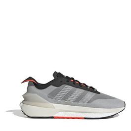 adidas Линейный логотип adidas гордо сидит сбоку