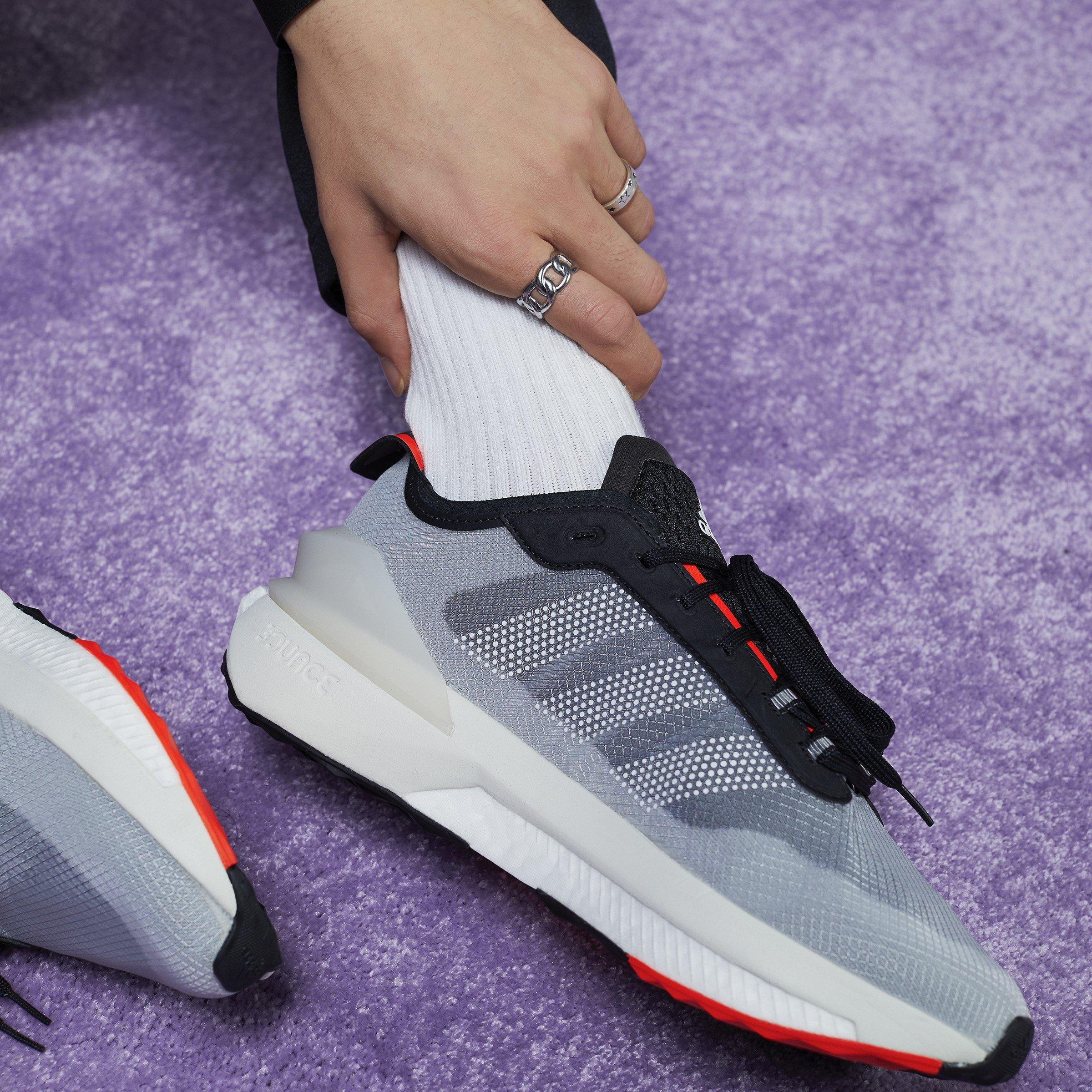 Zwart/Rood - adidas - Avryn Trainers Mens - 15