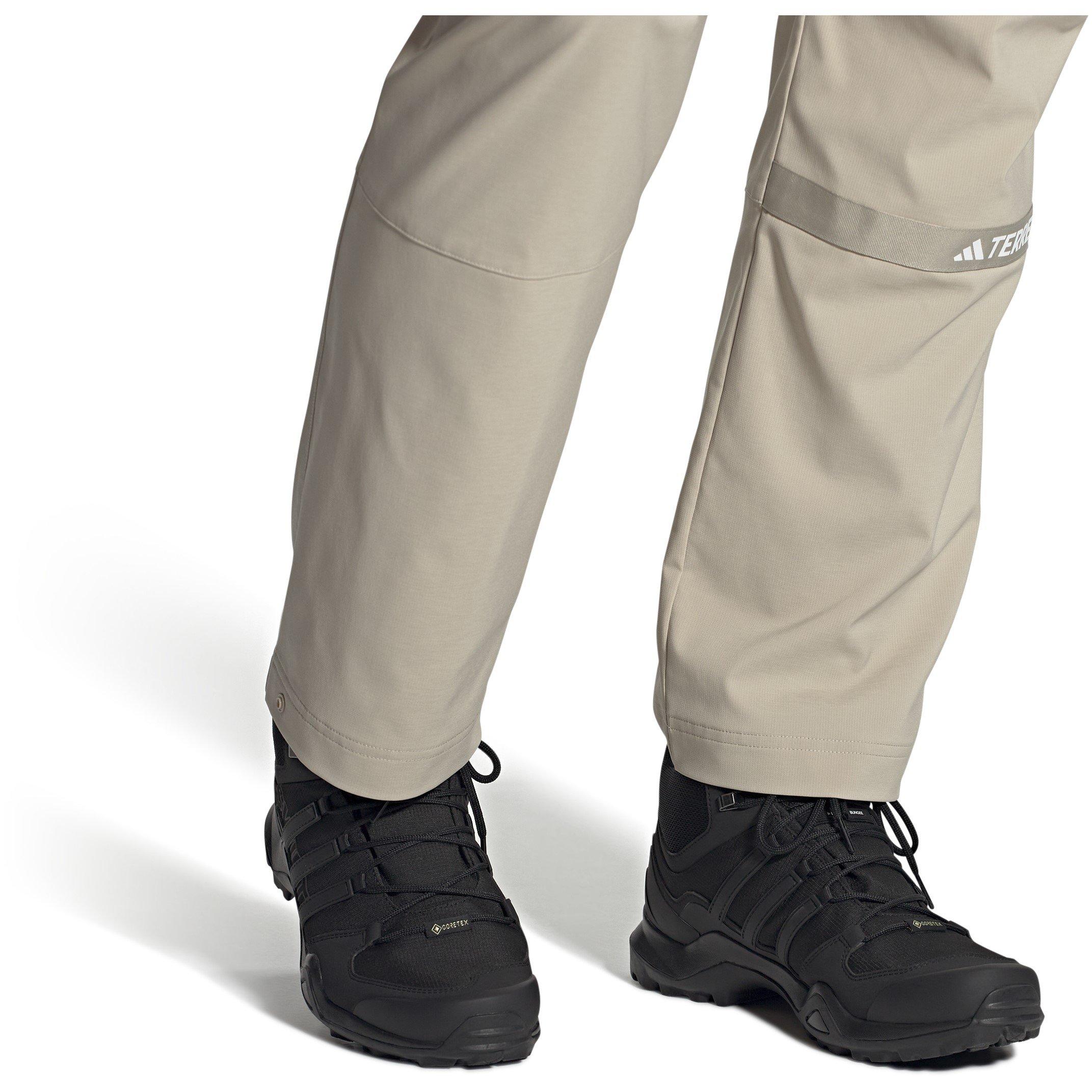 Sort/Sort - adidas - Terrex Swift R2 Mid GTX Shoes - 11