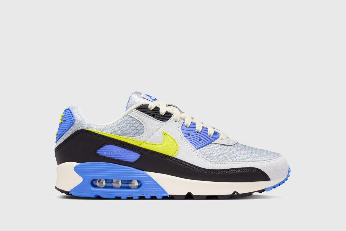NIKE