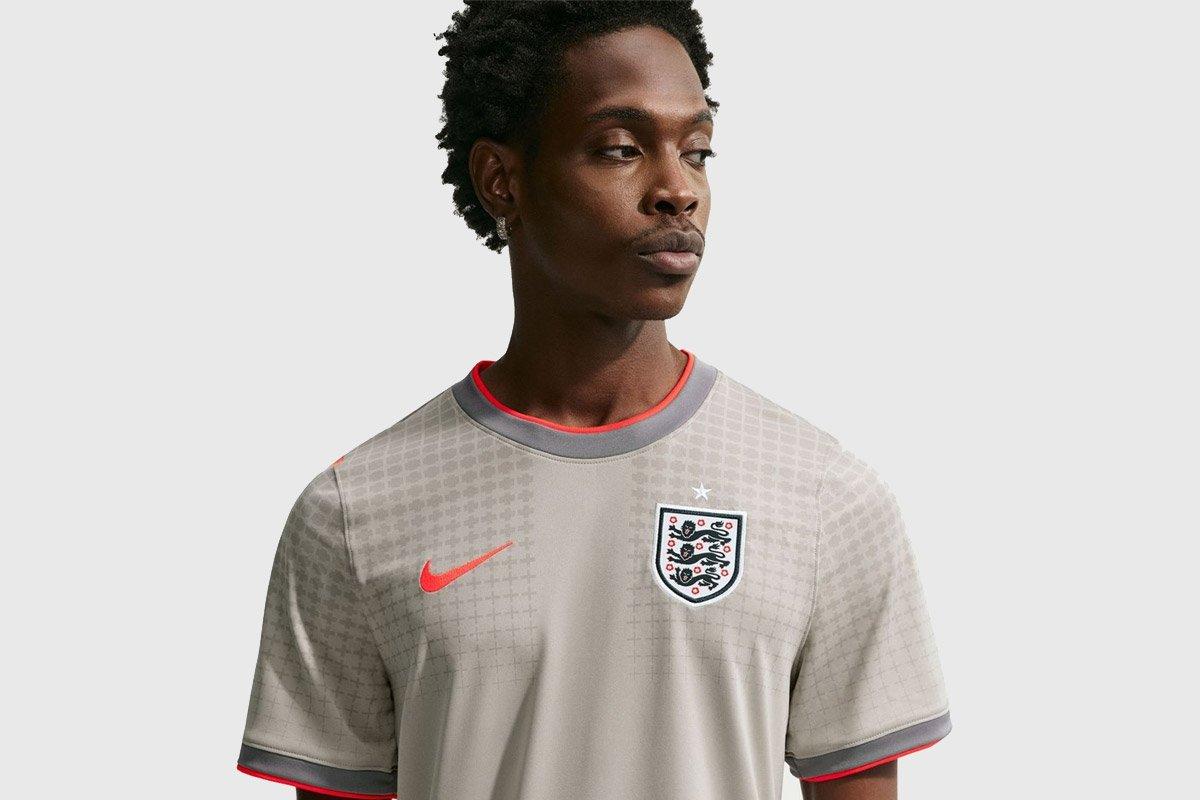 NIKE X PALACE