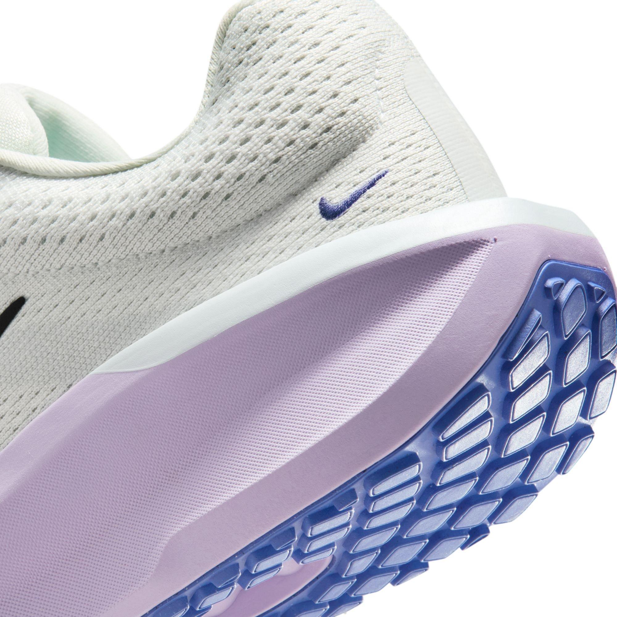 Gipfelweiß - Nike - Winflo 11 Womens Road Running Shoes - 8
