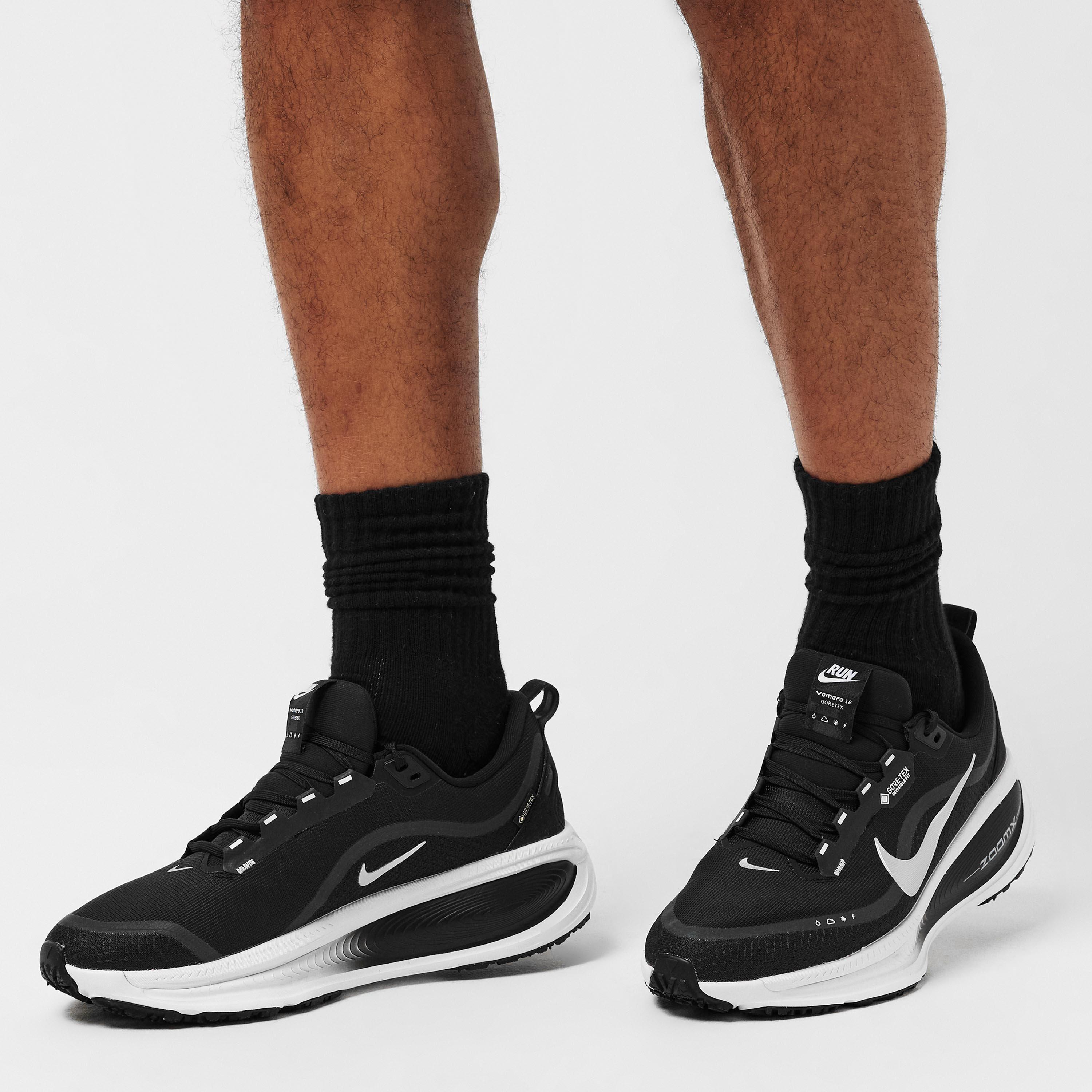 Blk/Mttlc Silv - Nike - Vomero 18 GORE-TEX Running Shoes Mens - 3
