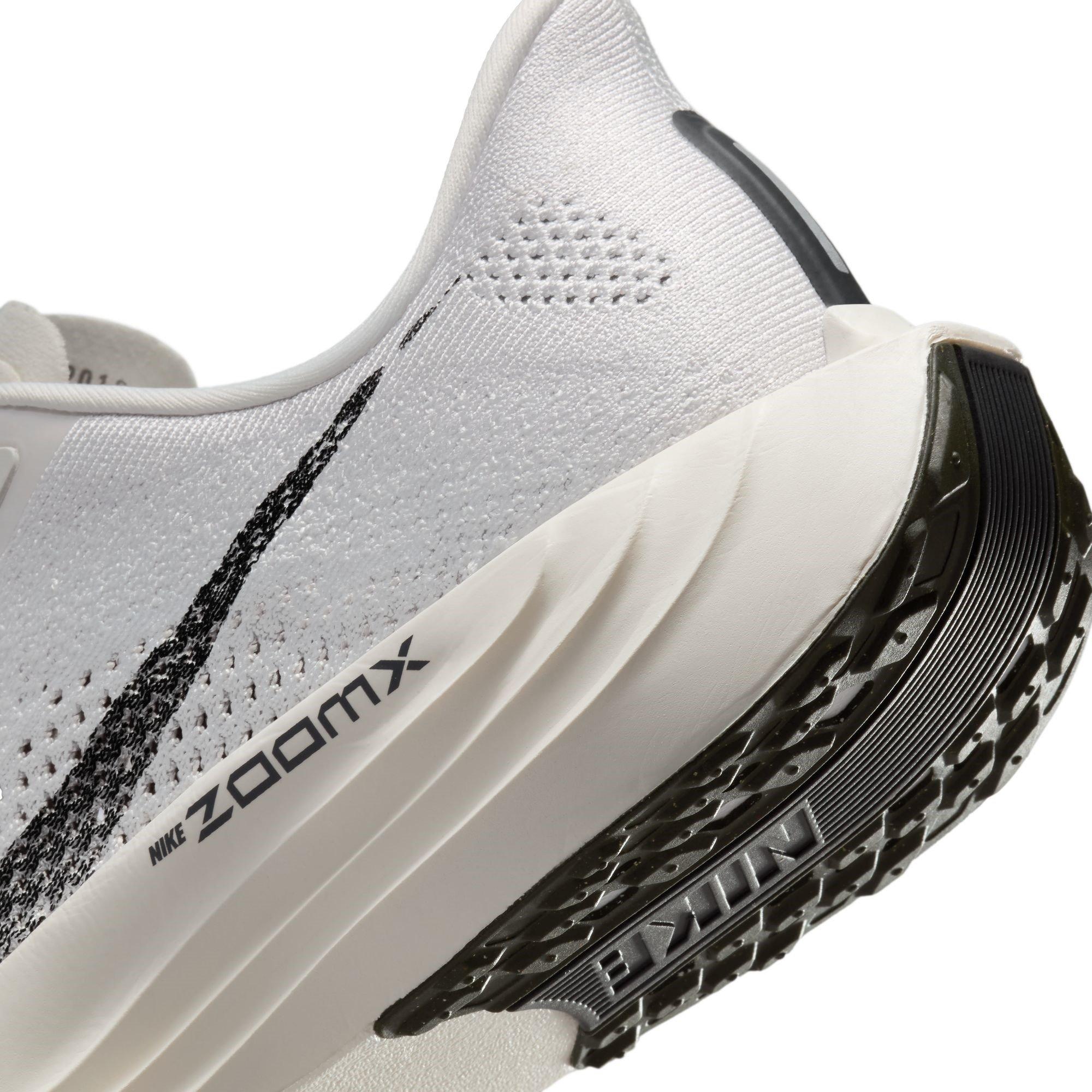 Platinum/Zwart - Nike - Pegasus Plus Trainers Mens - 8