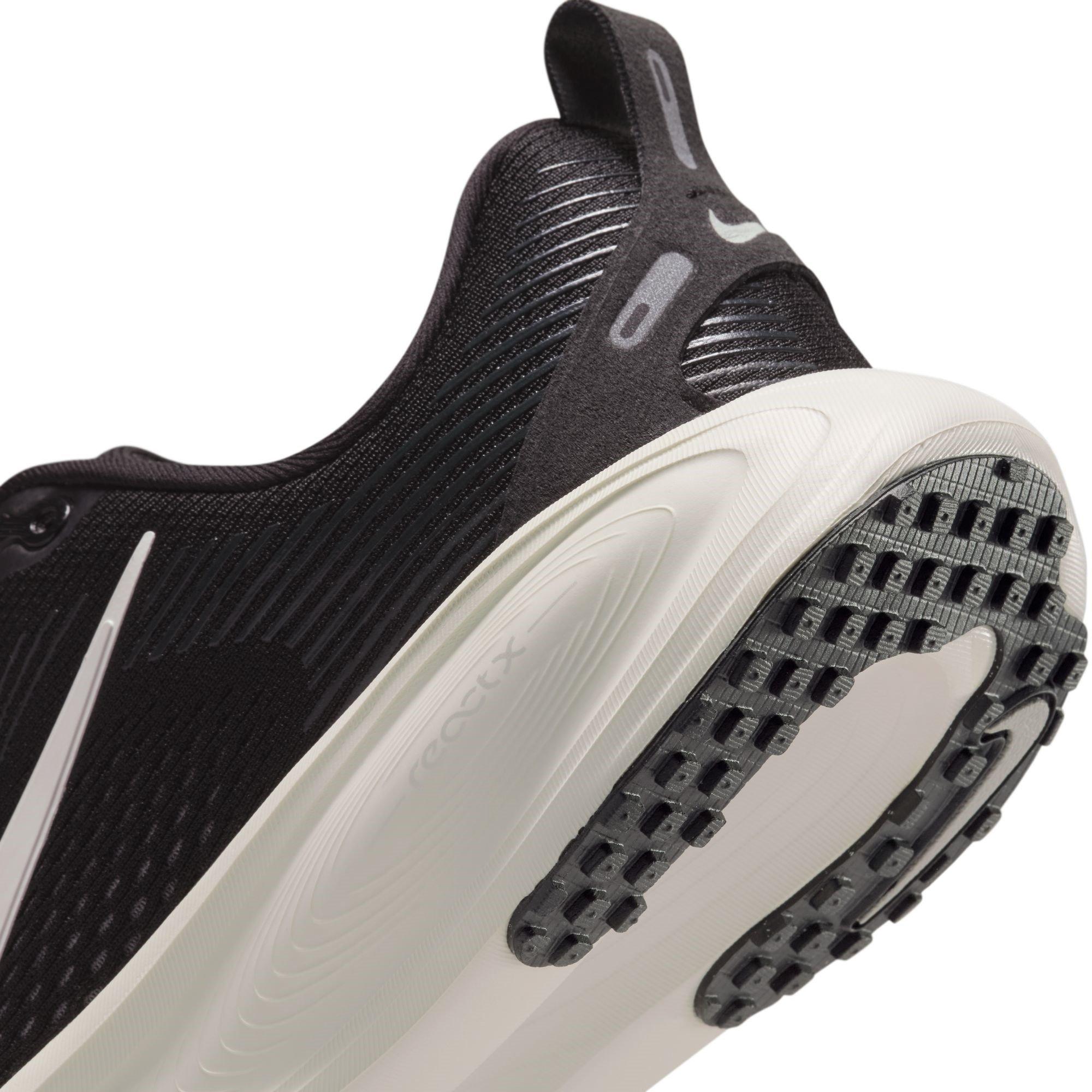 Black/White - Nike - Nike Vomero 18 Jn10 - 8