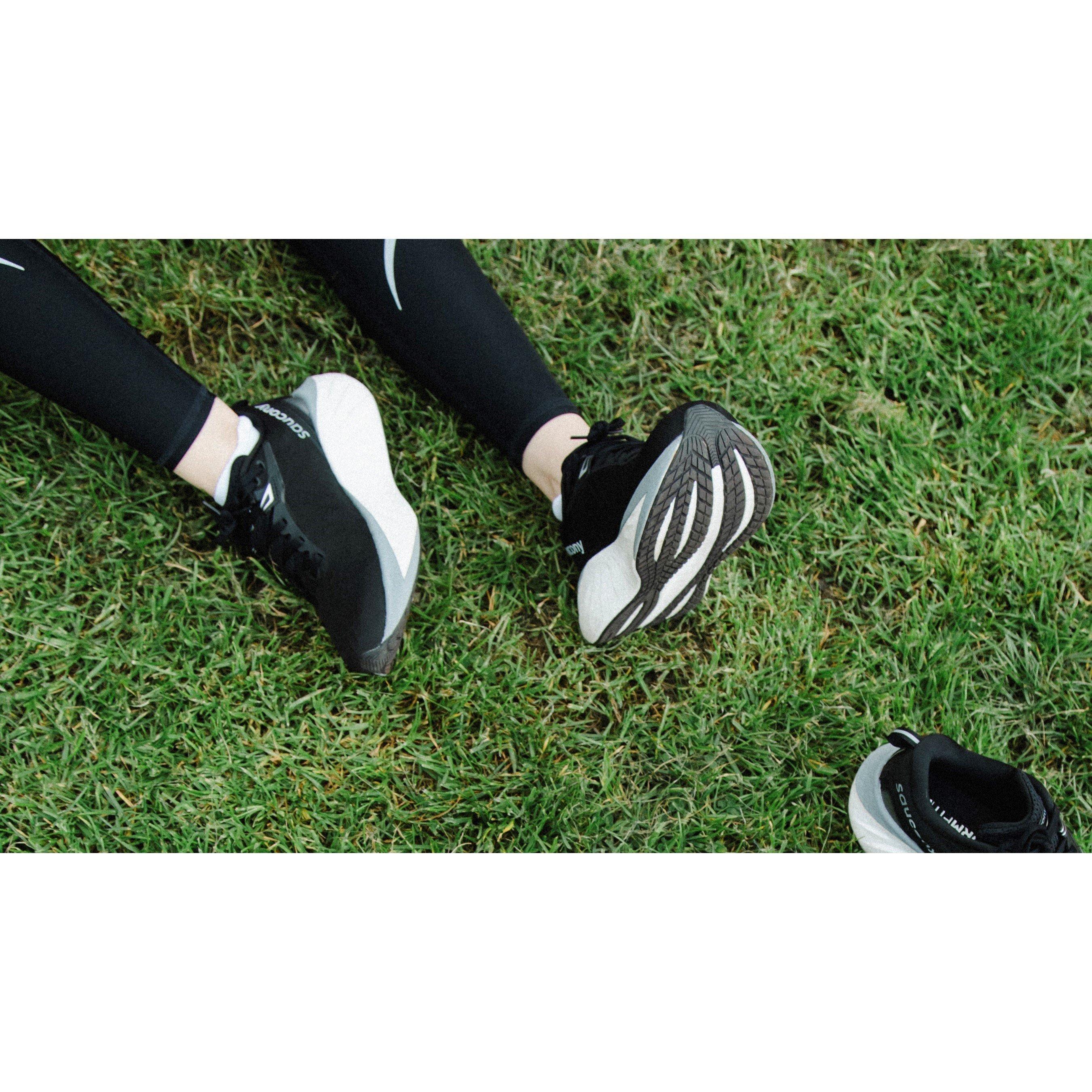 Black/White - Saucony - Triumph 22 - 10