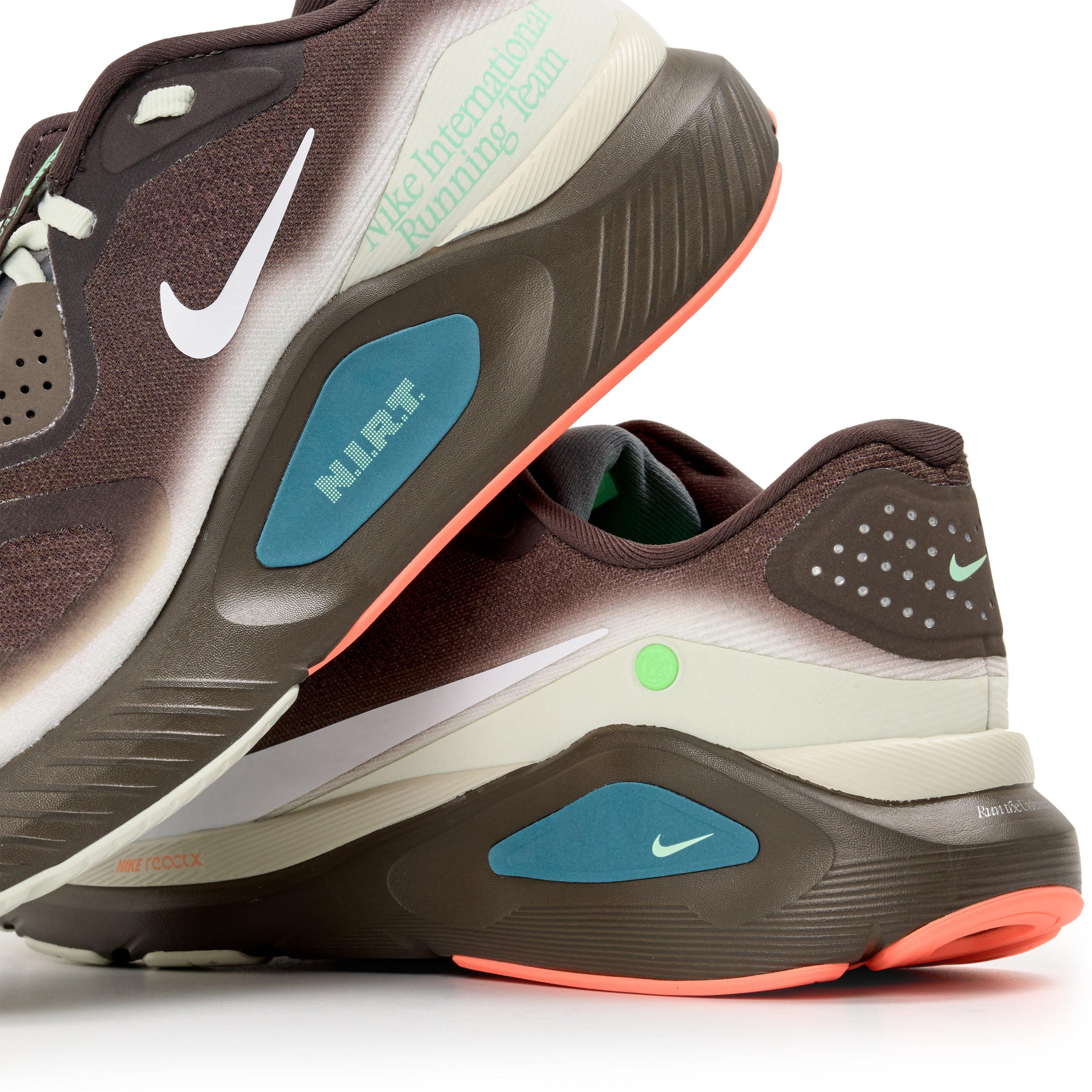 Barque Brown - Nike - Structure 26 Running Trainers - 3