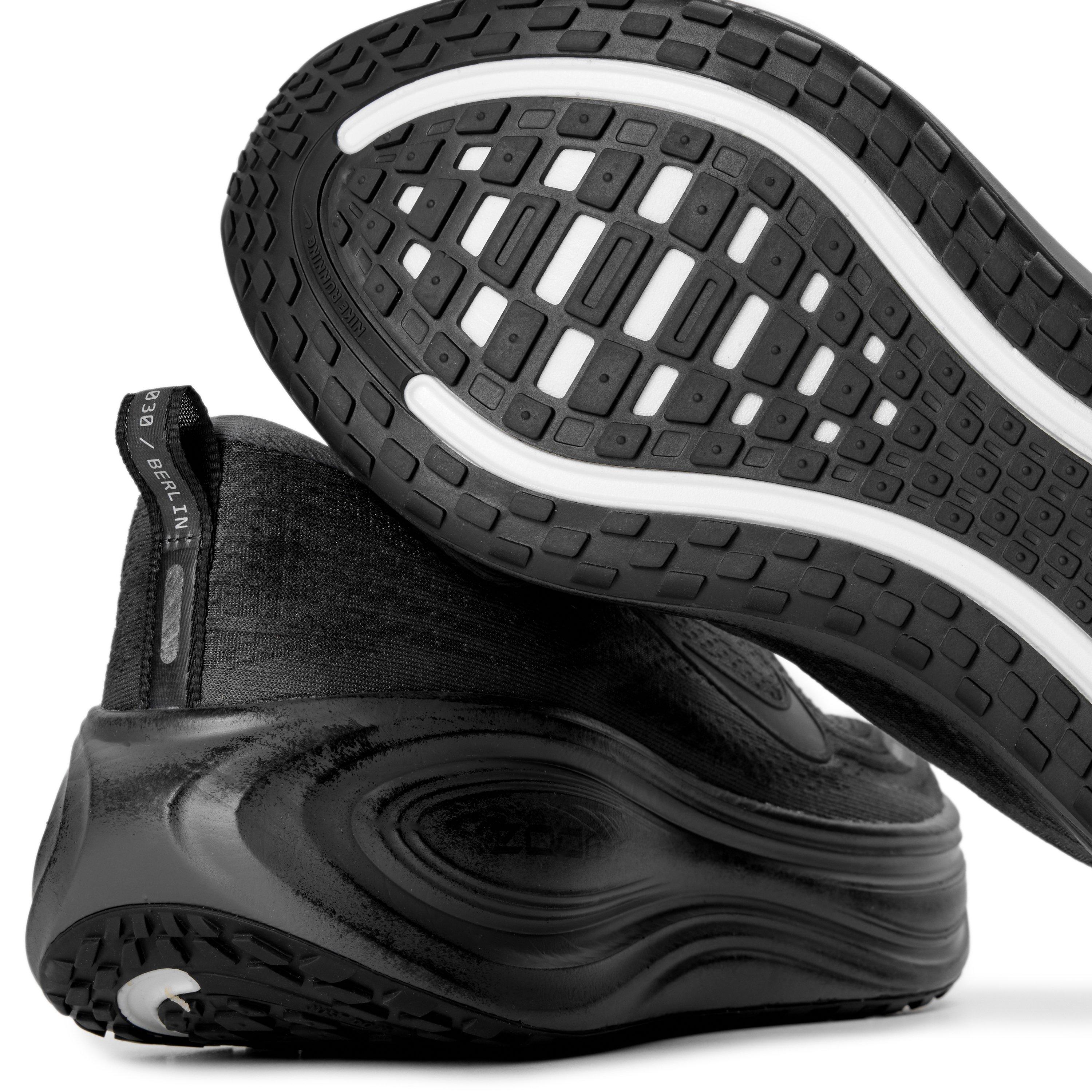 Iron Grey - Nike - Vomero Plus Run In Berlin - 5
