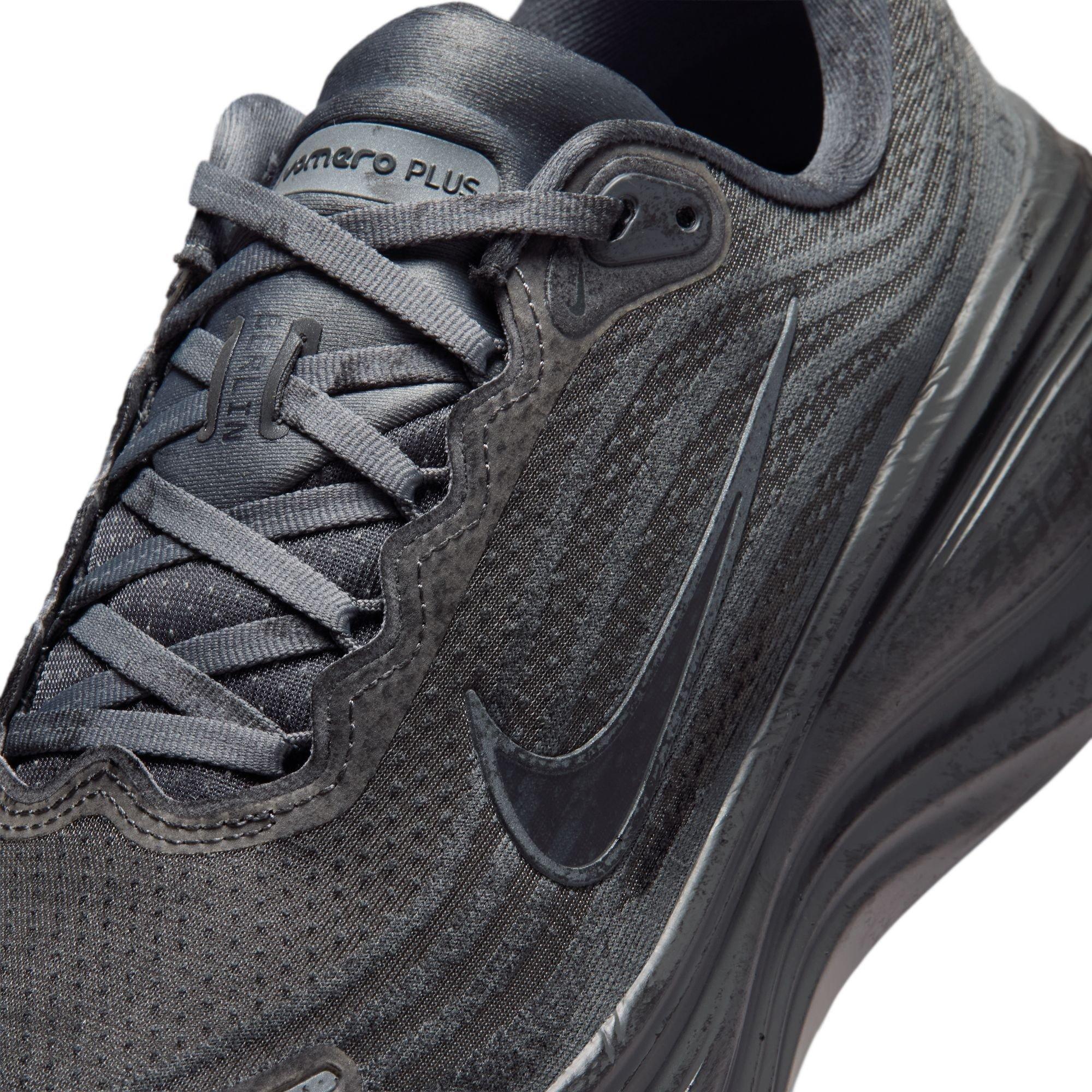 Iron Grey - Nike - Vomero Plus Run In Berlin - 8