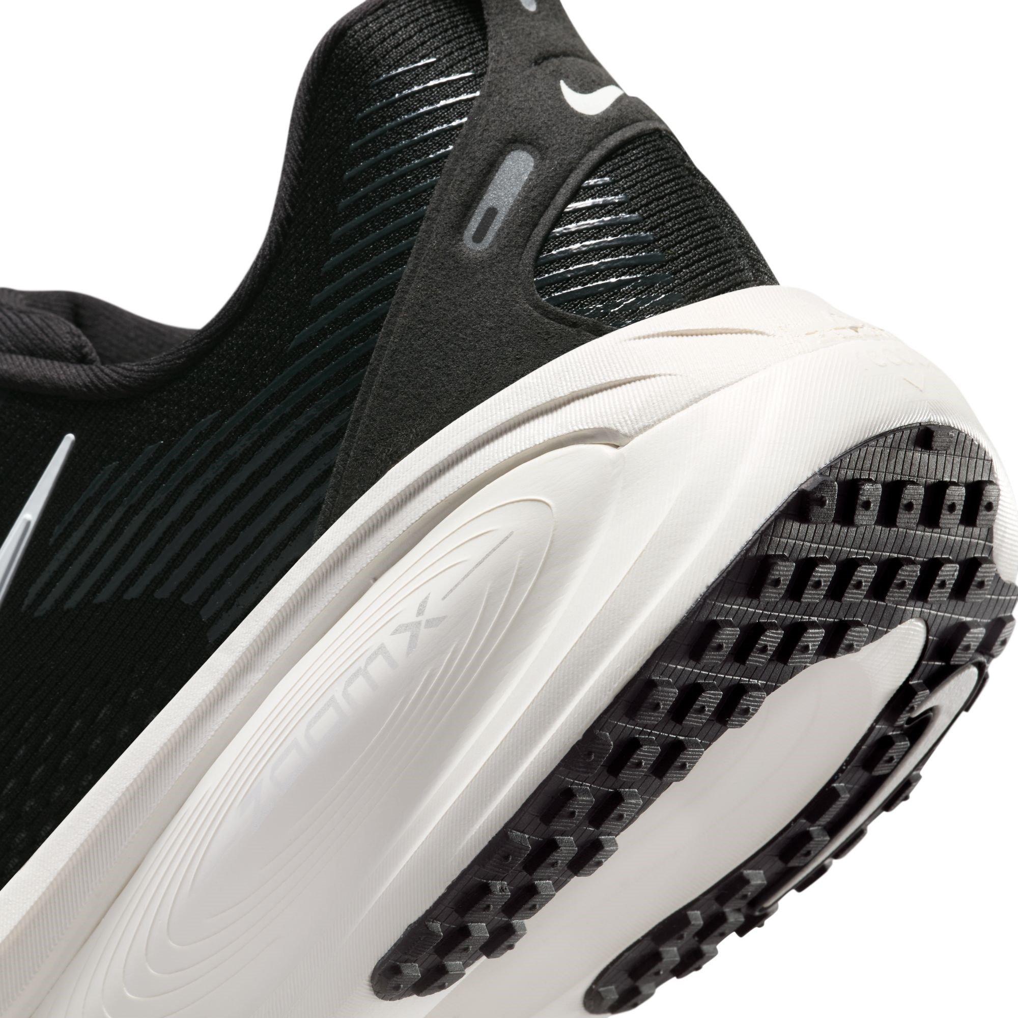 Black/White - Nike - Vomero 18  Mens Running Shoes - 8