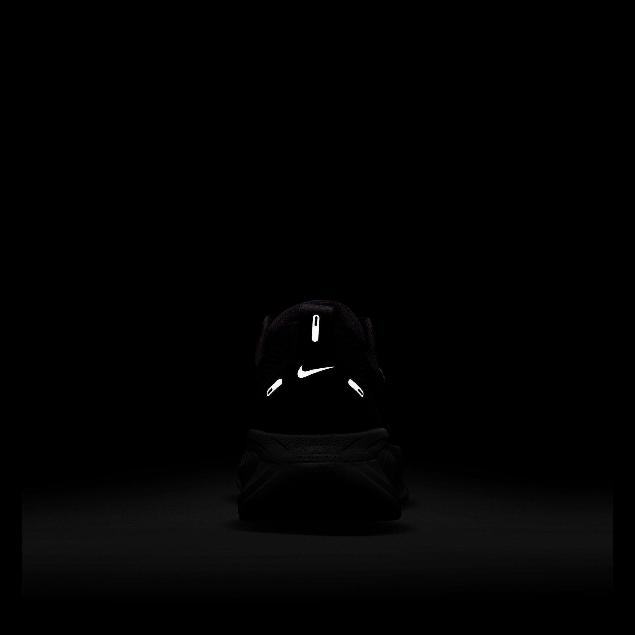 Black/White - Nike - Vomero 18  Mens Running Shoes - 9