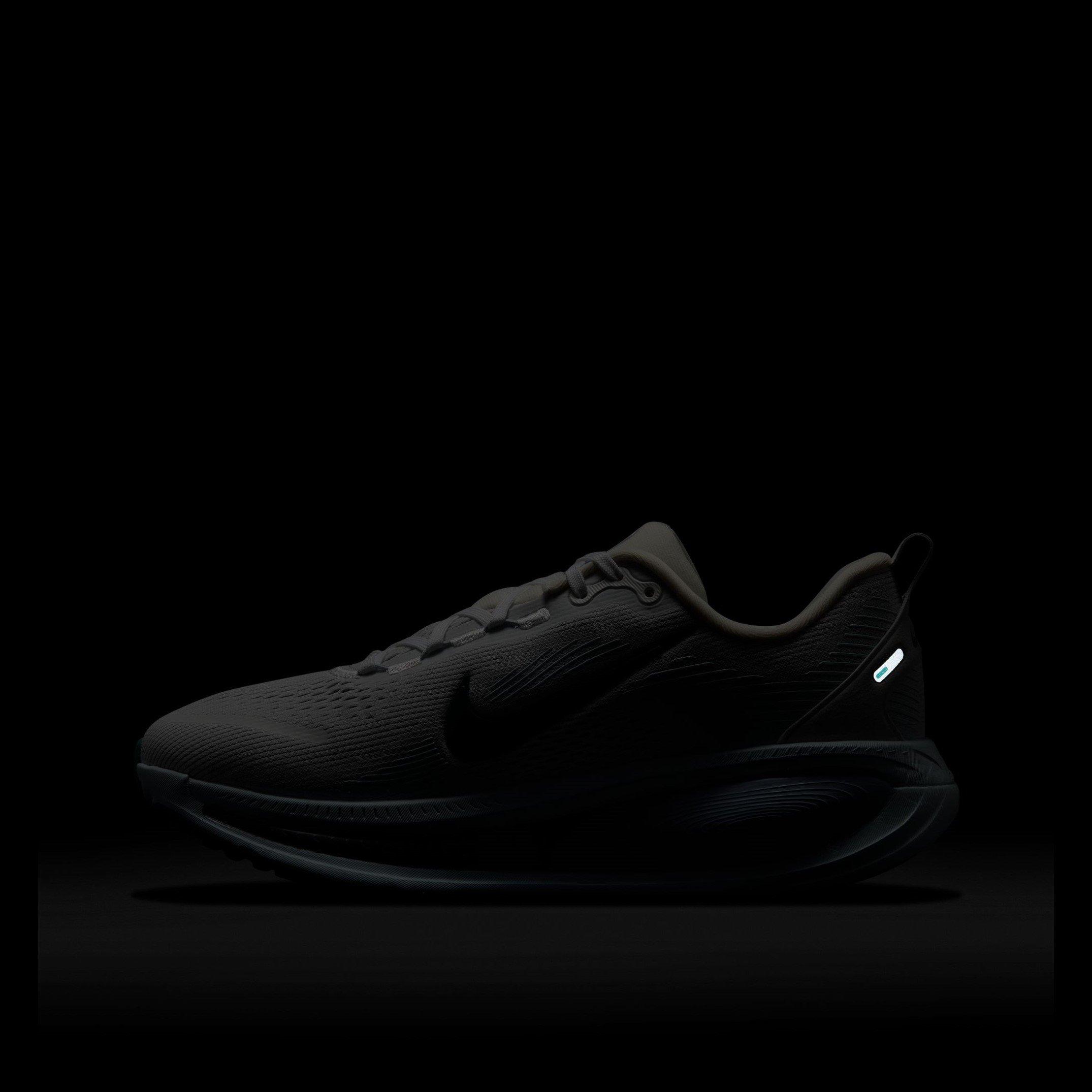 Blanco Cumbre - Nike - Vomero 18 Road Running Shoes Womens - 11