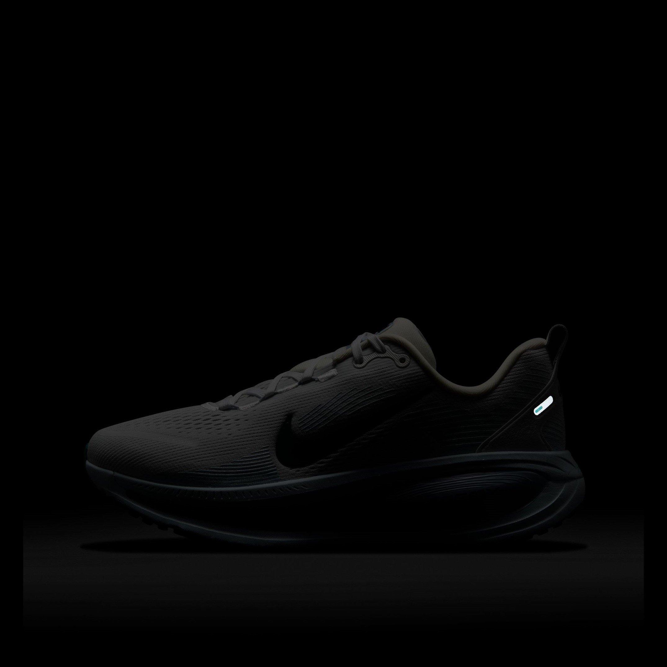 Blanco Cumbre - Nike - Vomero 18 Road Running Shoes Womens - 9