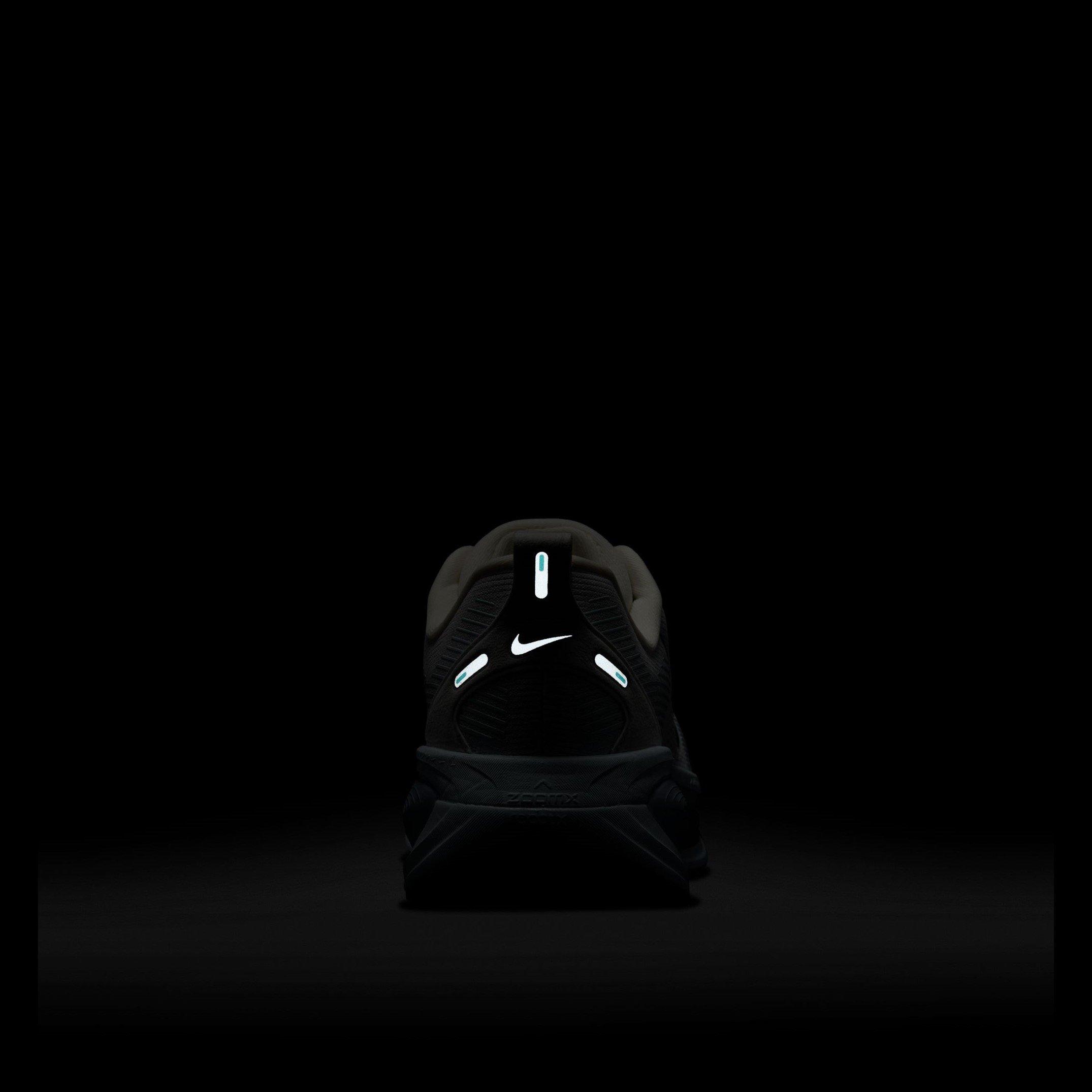 Blanco Cumbre - Nike - Vomero 18 Road Running Shoes Womens - 10