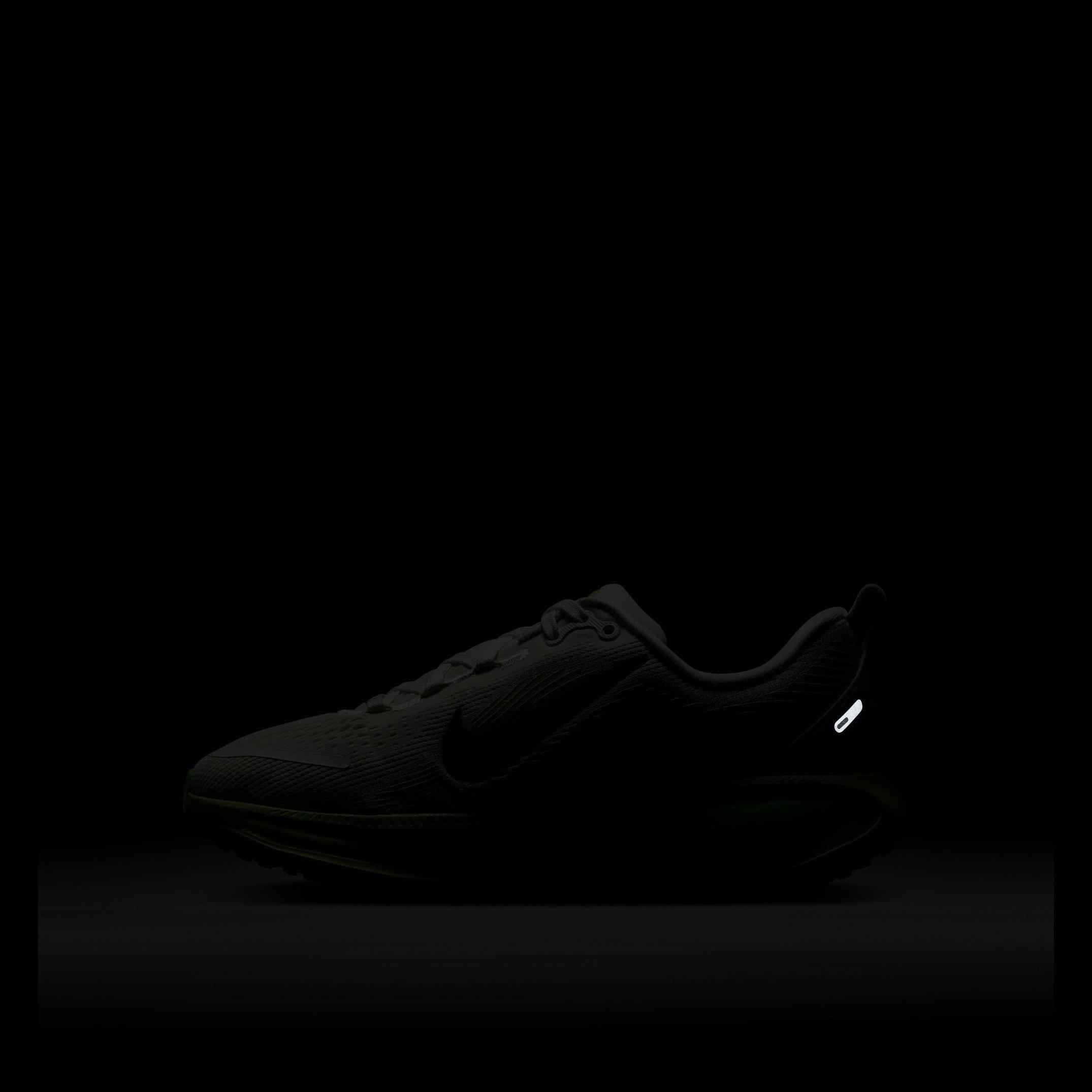 Wht/Blk/Green - Nike - Vomero 18 Juniors Running Shoe - 11