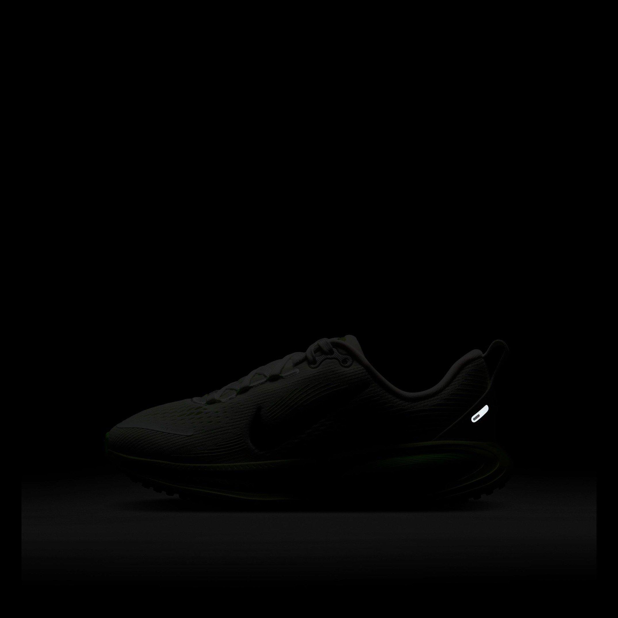 Wht/Blk/Green - Nike - Vomero 18 Juniors Running Shoe - 10