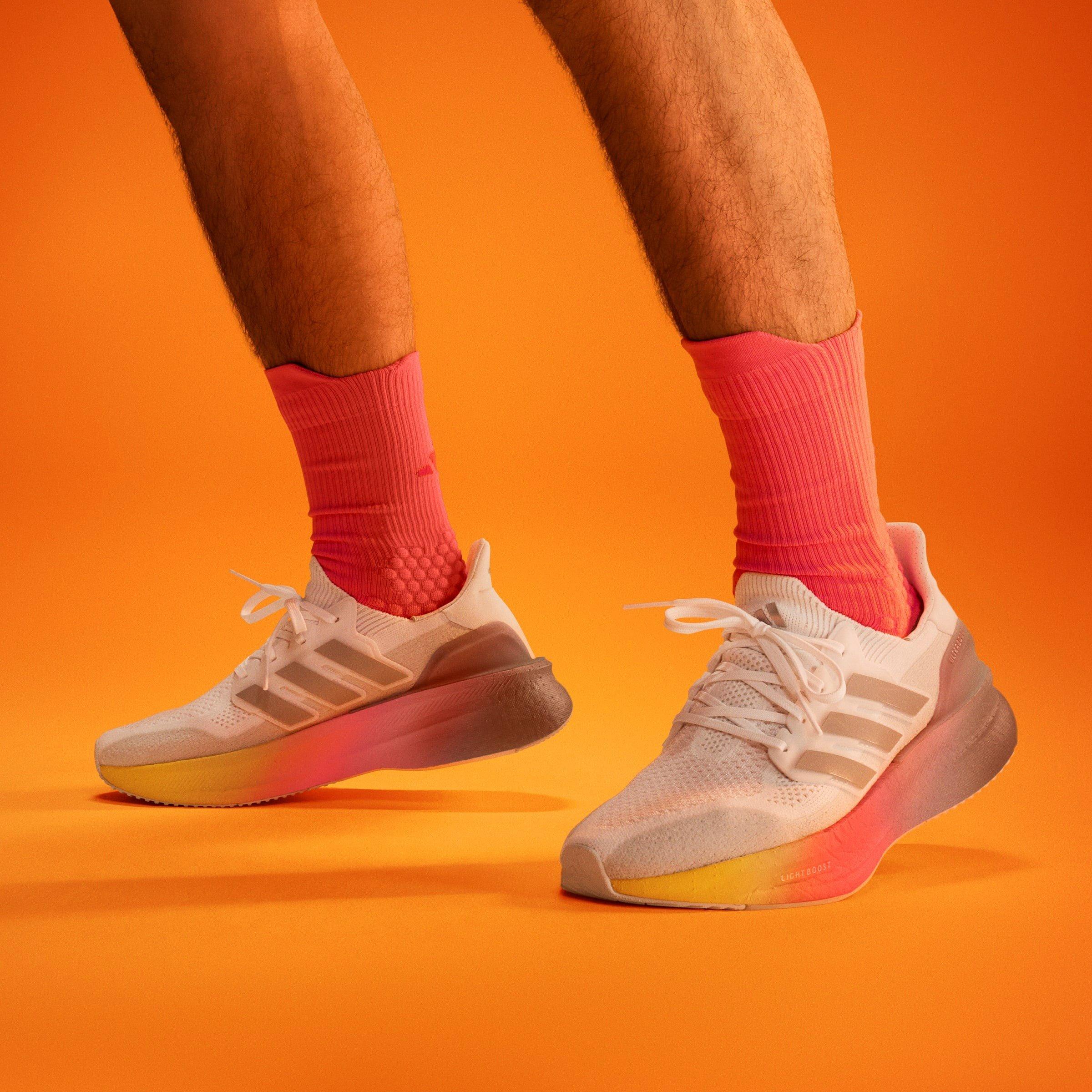 Blanc Ftwr - adidas - Ultraboost 5 Road Running Shoes Mens - 3